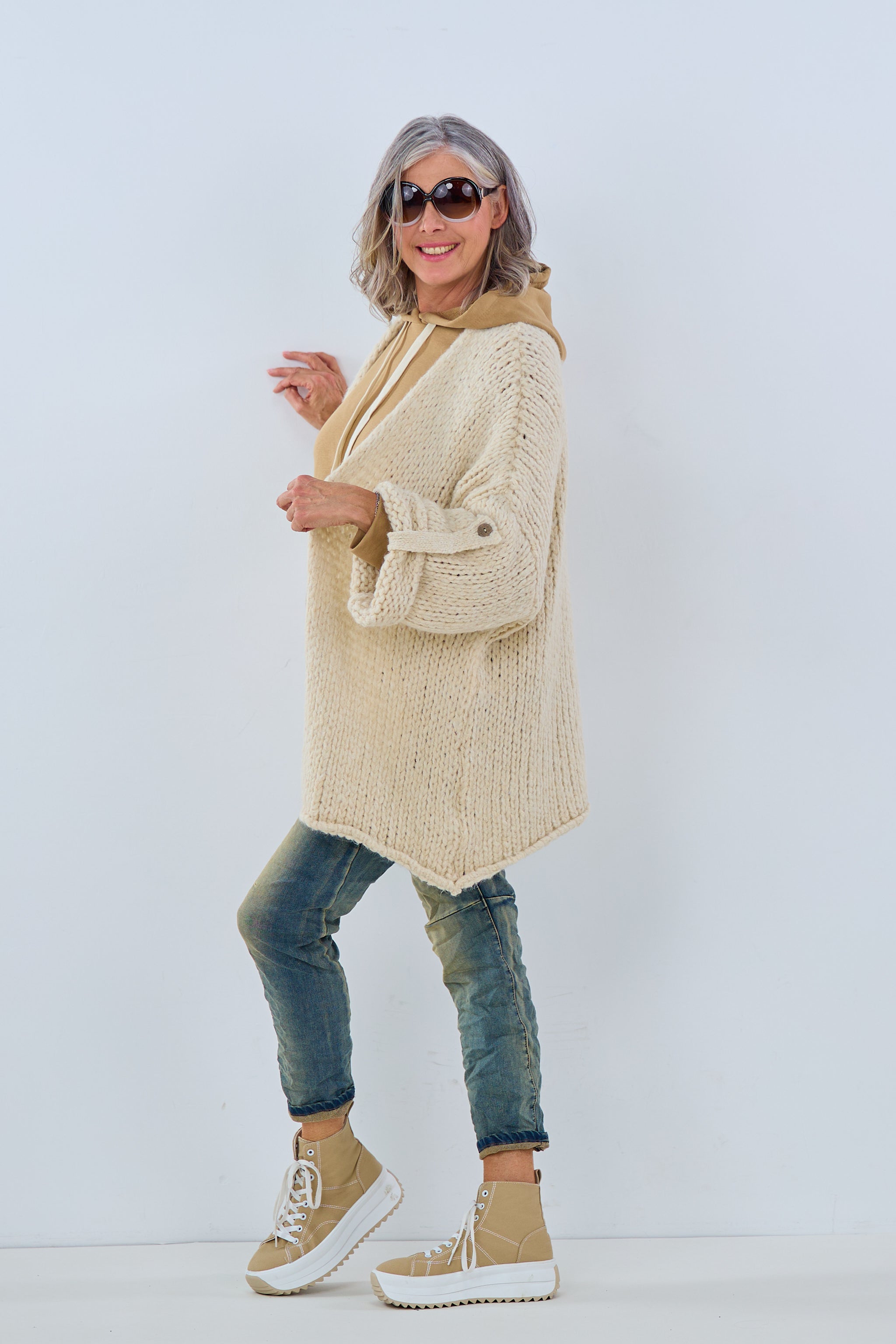 Oversized Strickjacke mit weiten Ärmeln, beige von Trends & Lifestyle