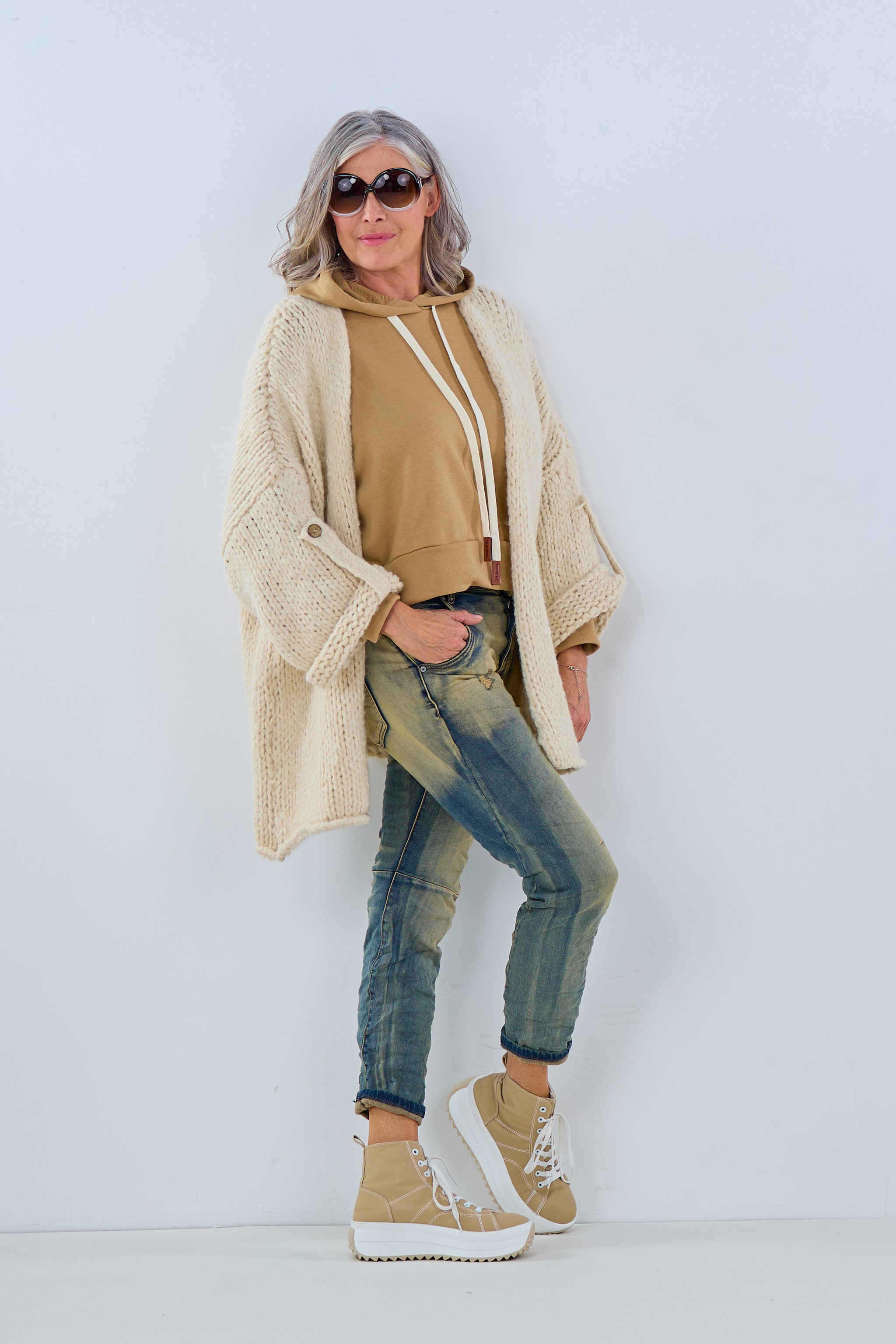 Oversized Strickjacke mit weiten Ärmeln, beige von Trends & Lifestyle