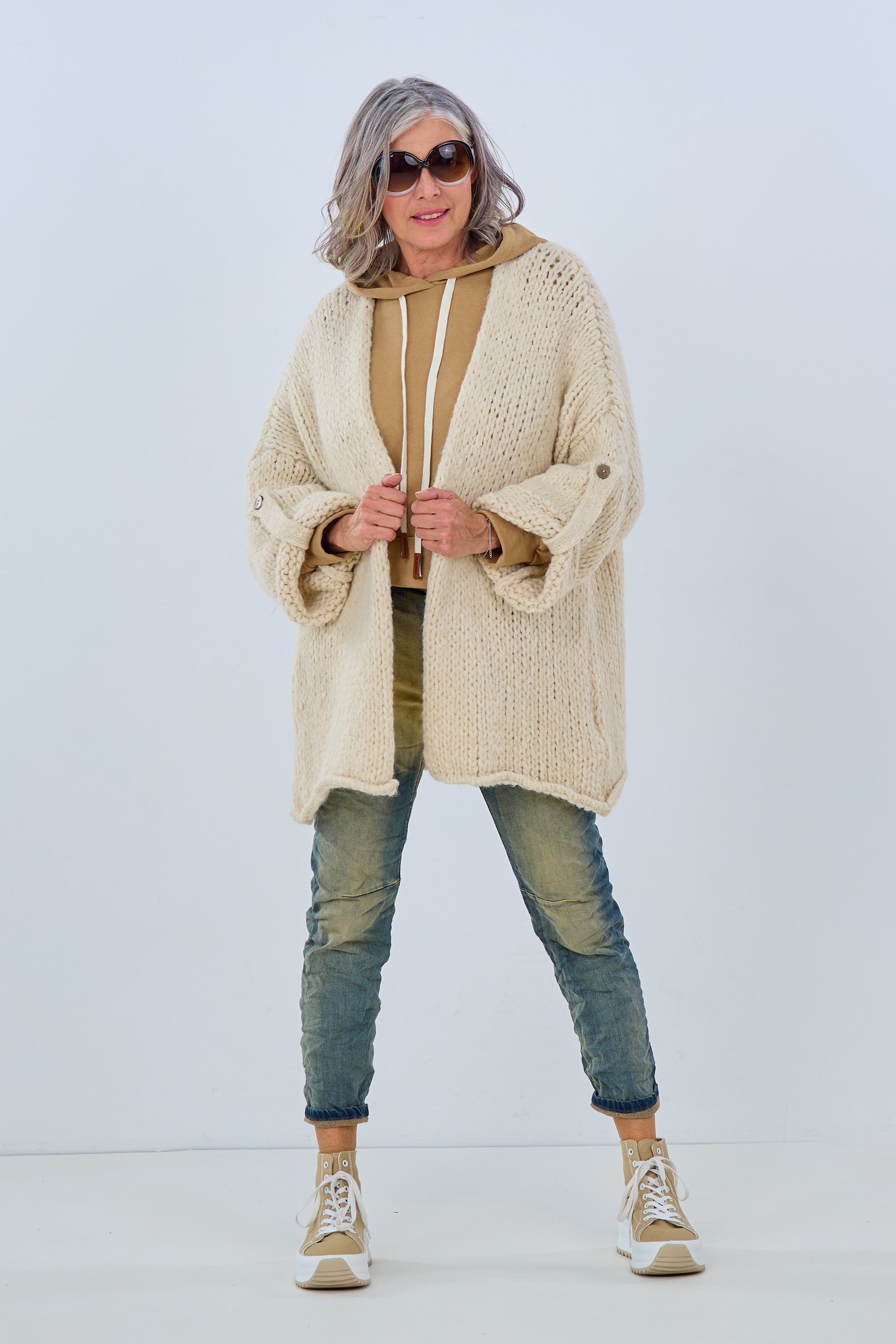 Oversized Strickjacke mit weiten Ärmeln, beige von Trends & Lifestyle