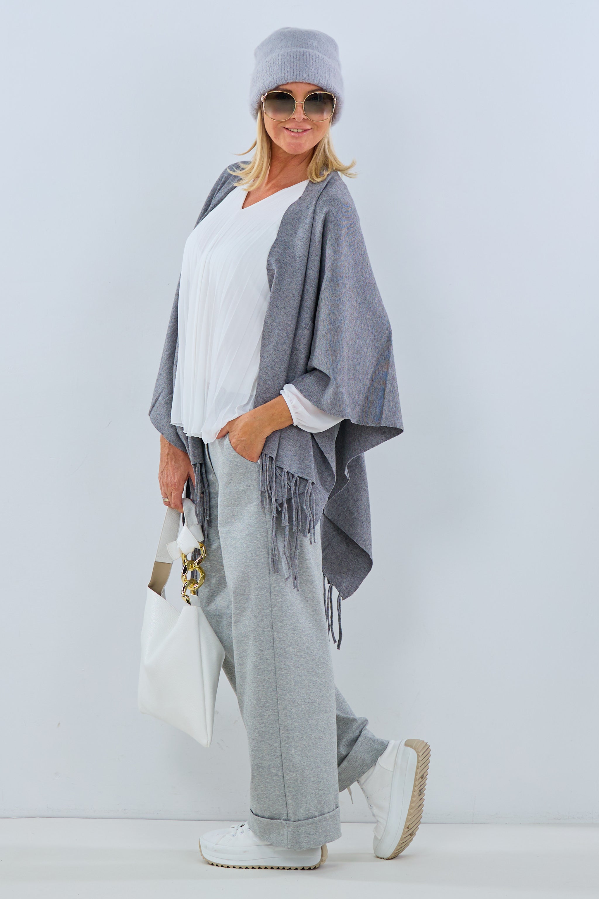 Poncho mit Taschen, grau melange von Trends & Lifestyle Deutschland GmbH