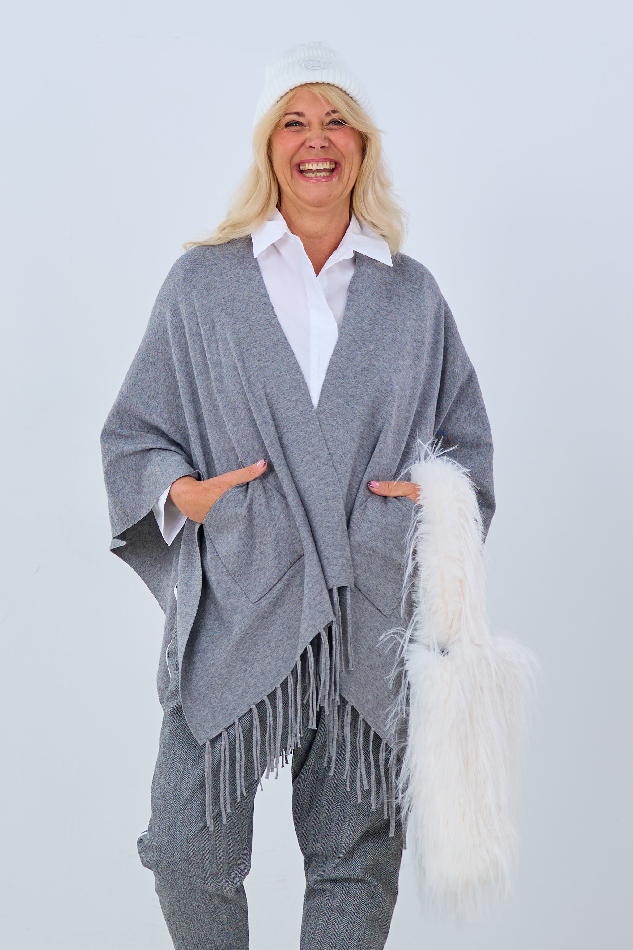 Poncho mit Taschen, grau melange von Trends & Lifestyle