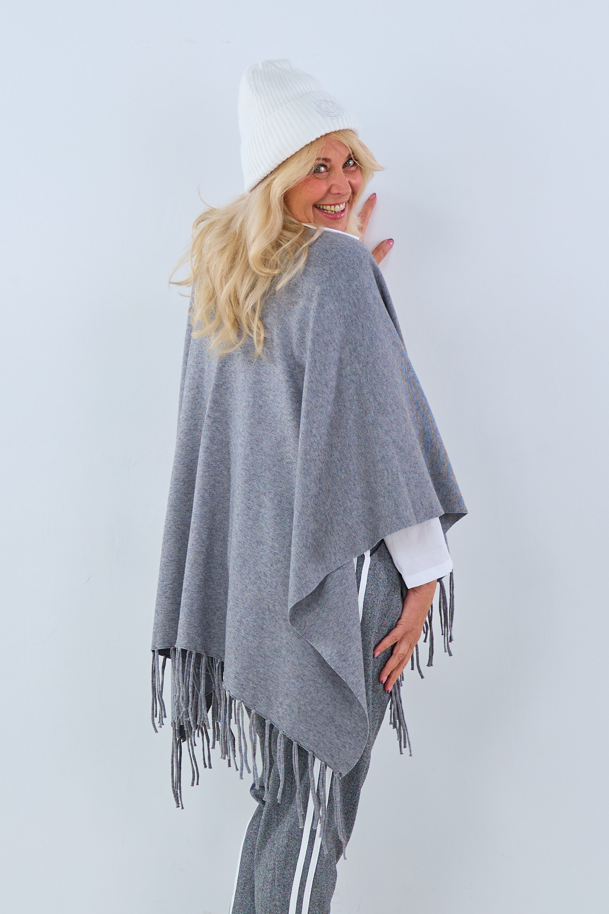 Poncho mit Taschen, grau melange von Trends & Lifestyle