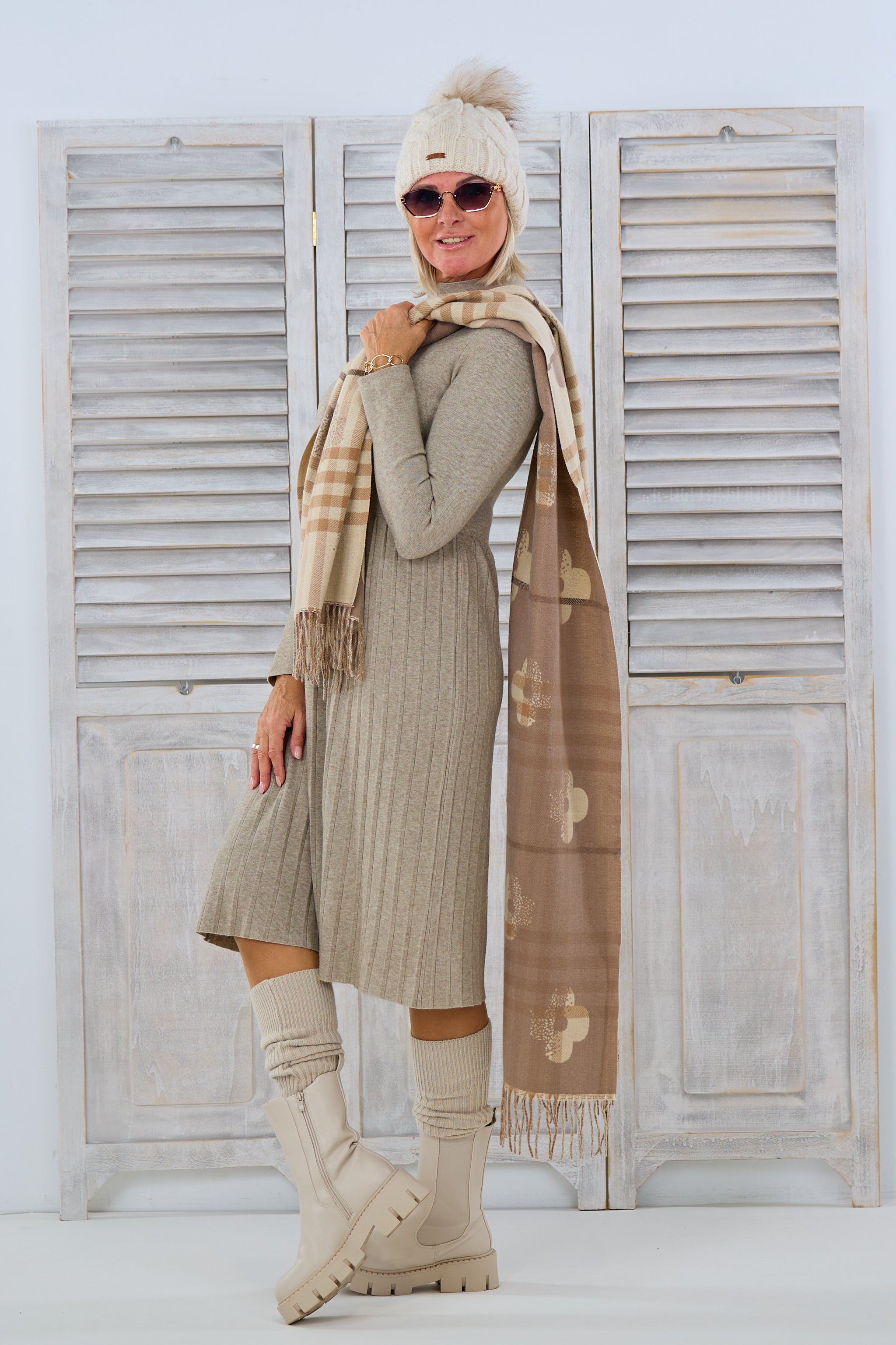 Strickkleid mit plissiertem Rock, beige von Trends & Lifestyle