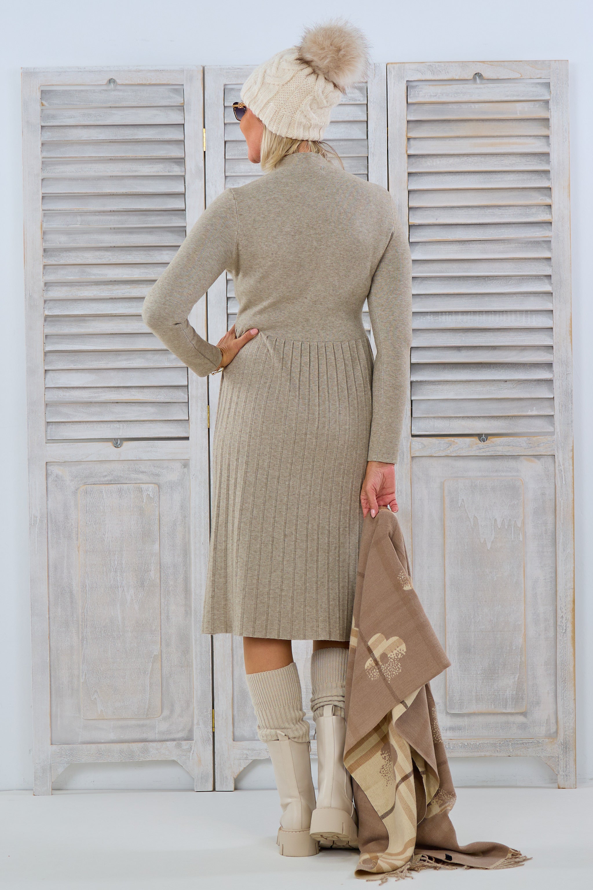 Strickkleid mit plissiertem Rock, beige von Trends & Lifestyle