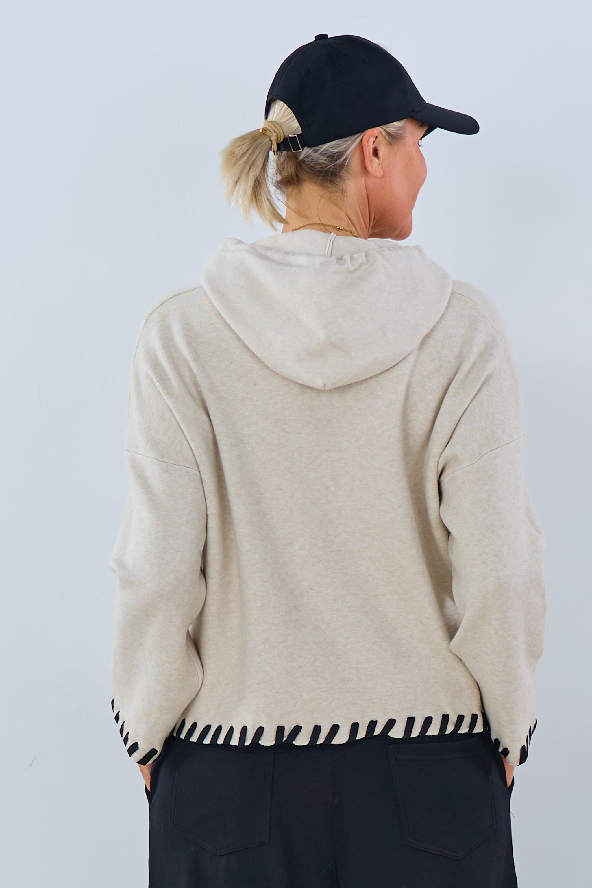 Strick-Hoodie mit schwarzen Details am Bund, beige von Trends & Lifestyle