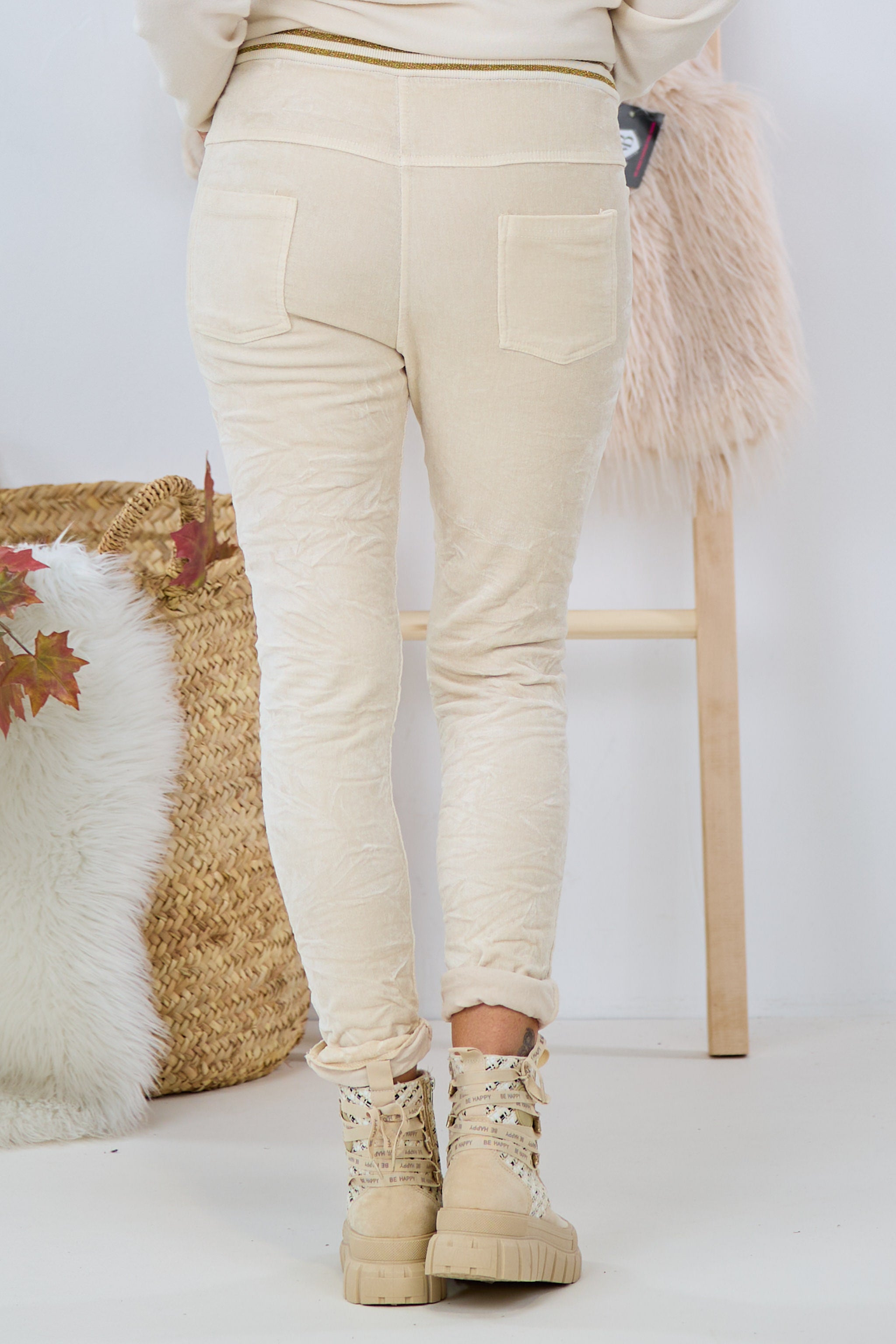 Samtige Hose mit elastischem Bund, beige-gold von Trends & Lifestyle