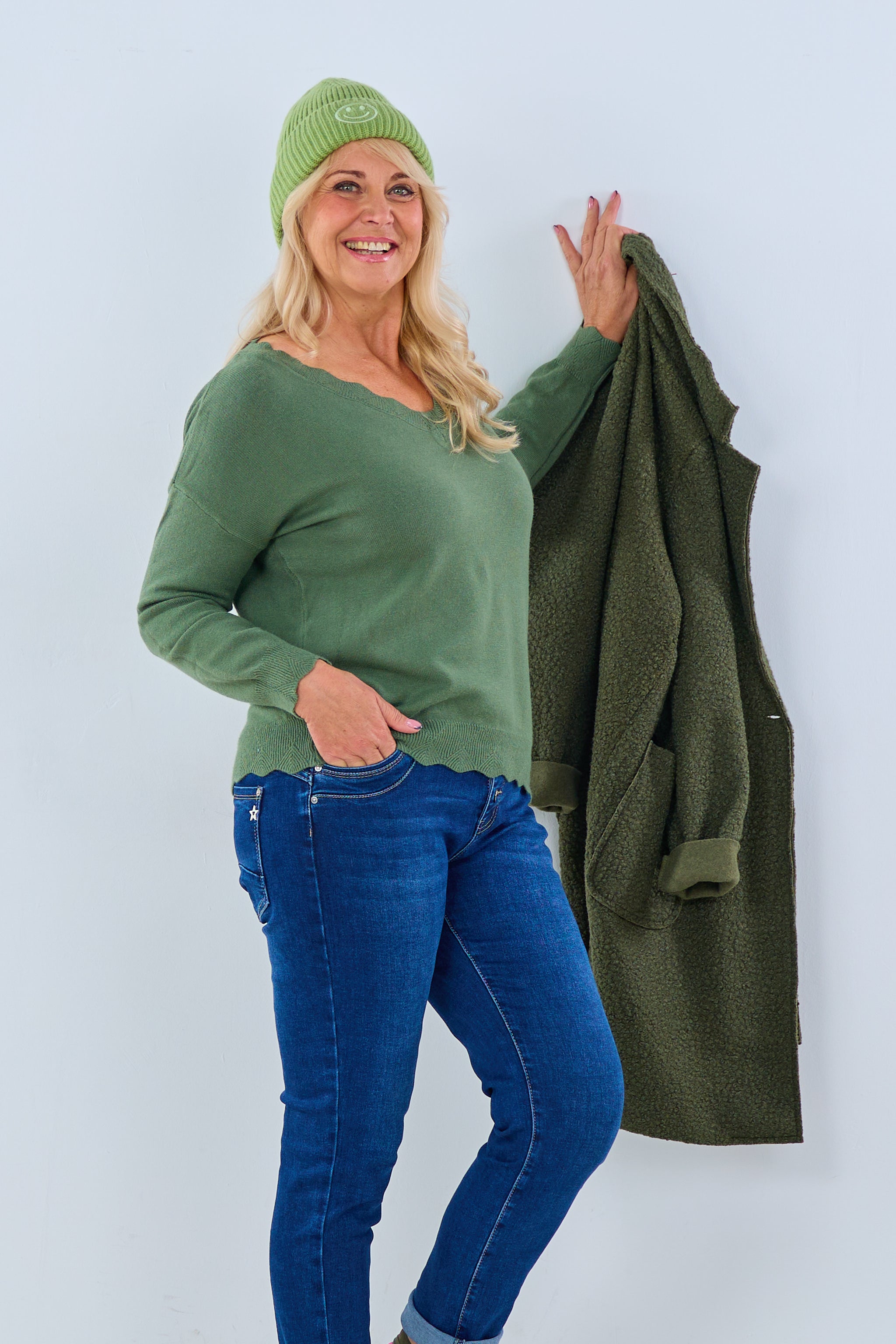 Pulli mit gezacktem V-Ausschnitt, khaki von Trends & Lifestyle