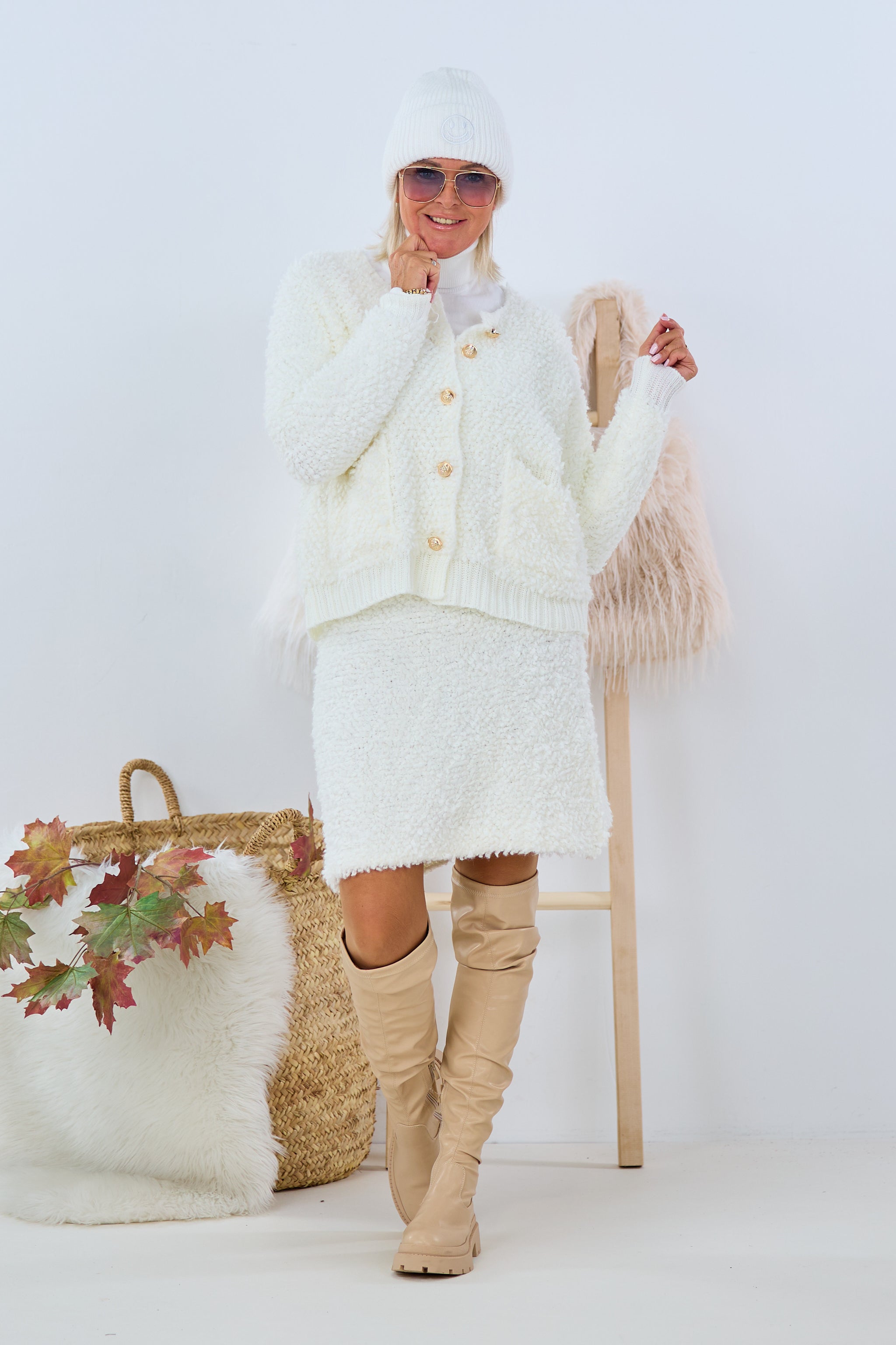 Weicher Bouclé Cardigan mit Knöpfen, ecru von Trends & Lifestyle