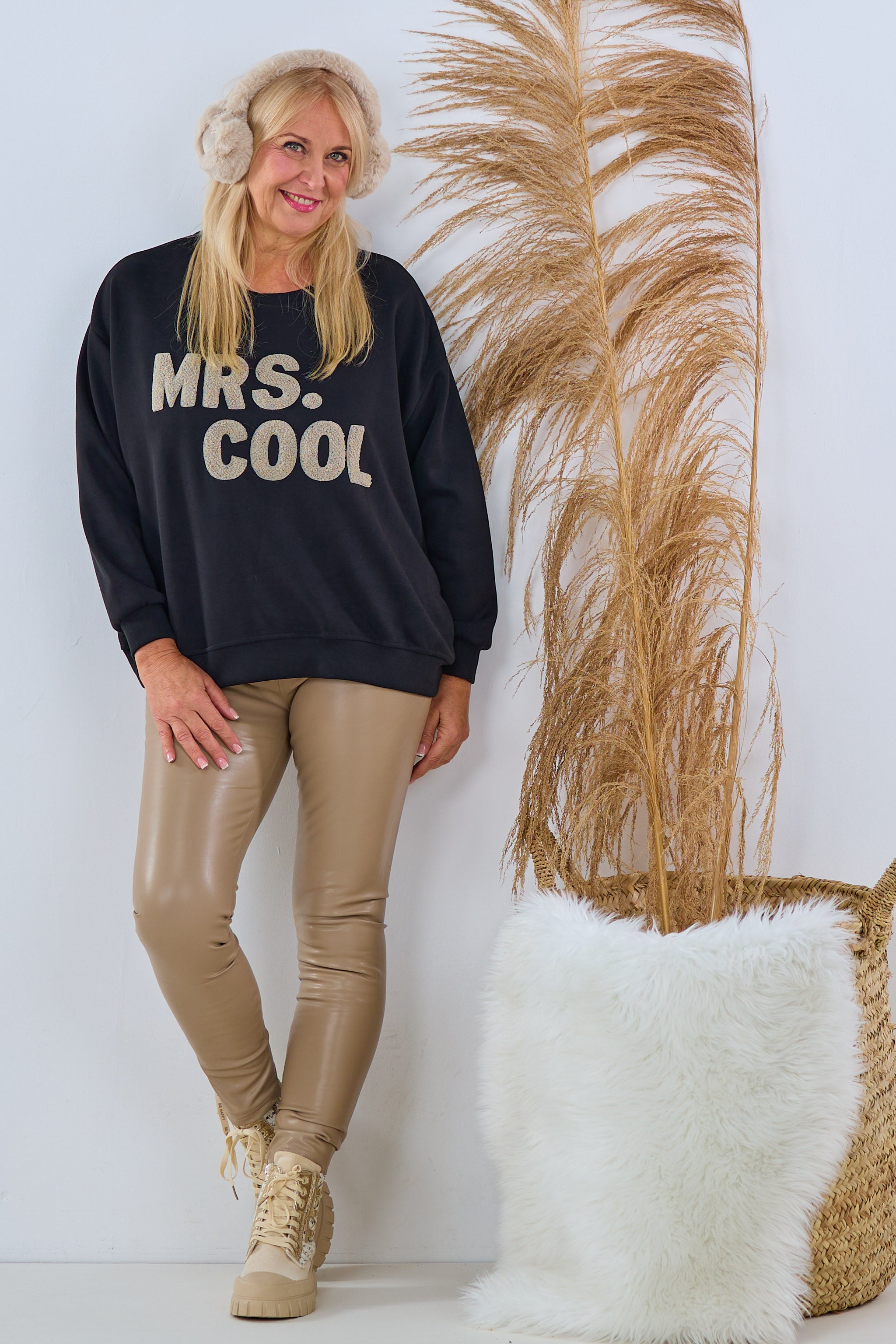 Weiches Mrs. Cool Sweaty, schwarz von Trends & Lifestyle