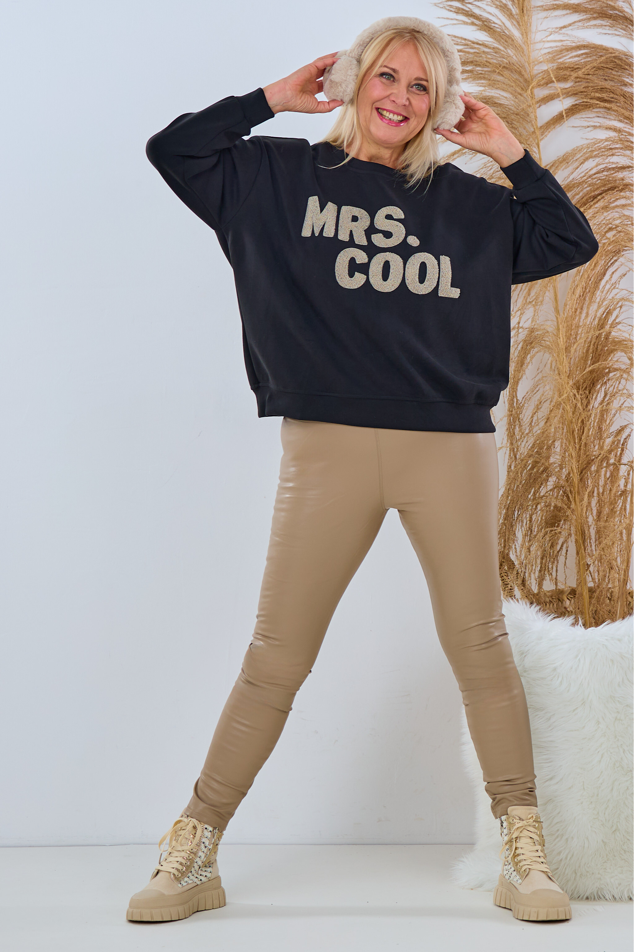 Weiches Mrs. Cool Sweaty, schwarz von Trends & Lifestyle