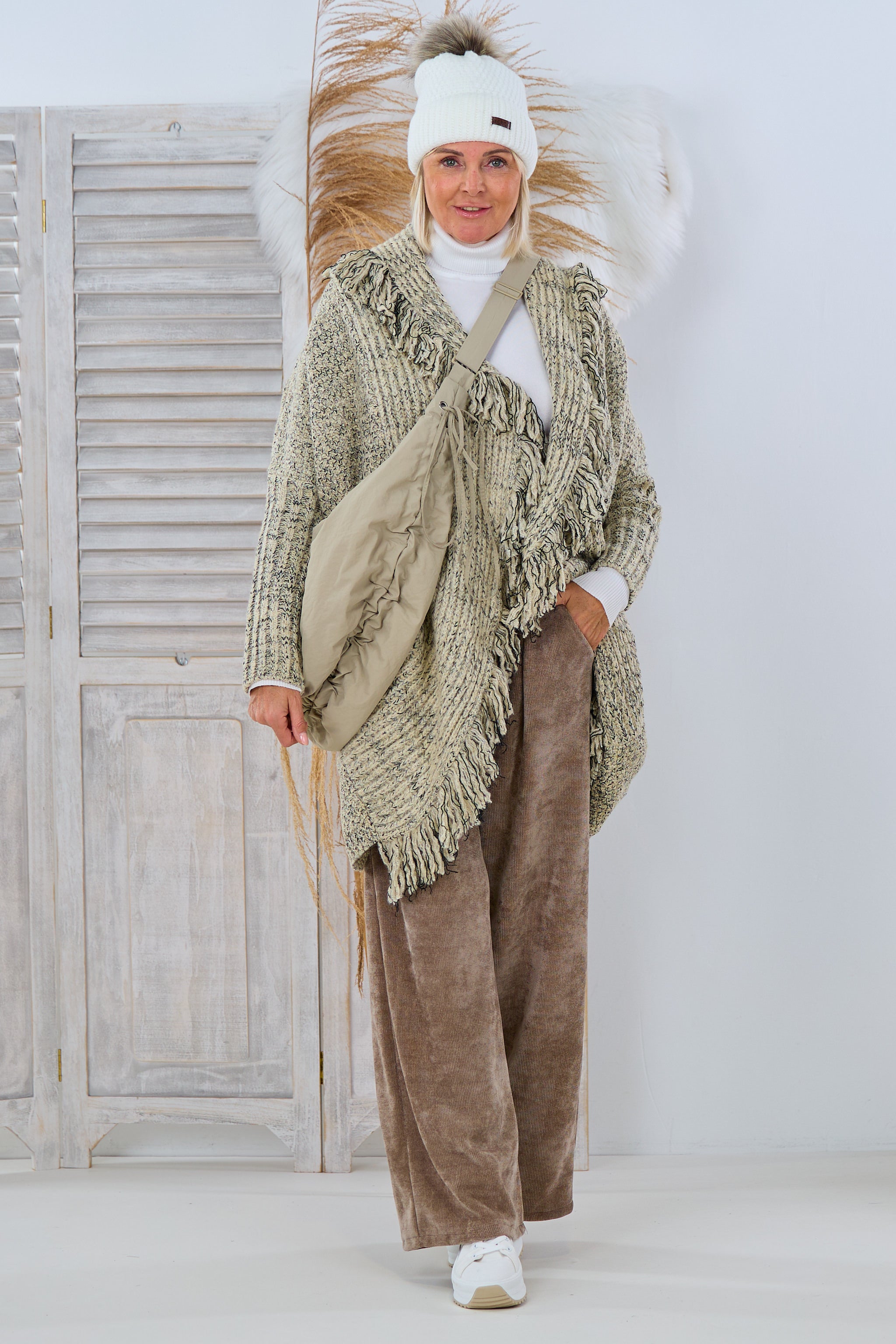 Stylische oversized Strickjacke mit Fransen, beige-schwarz-meliert von Trends & Lifestyle