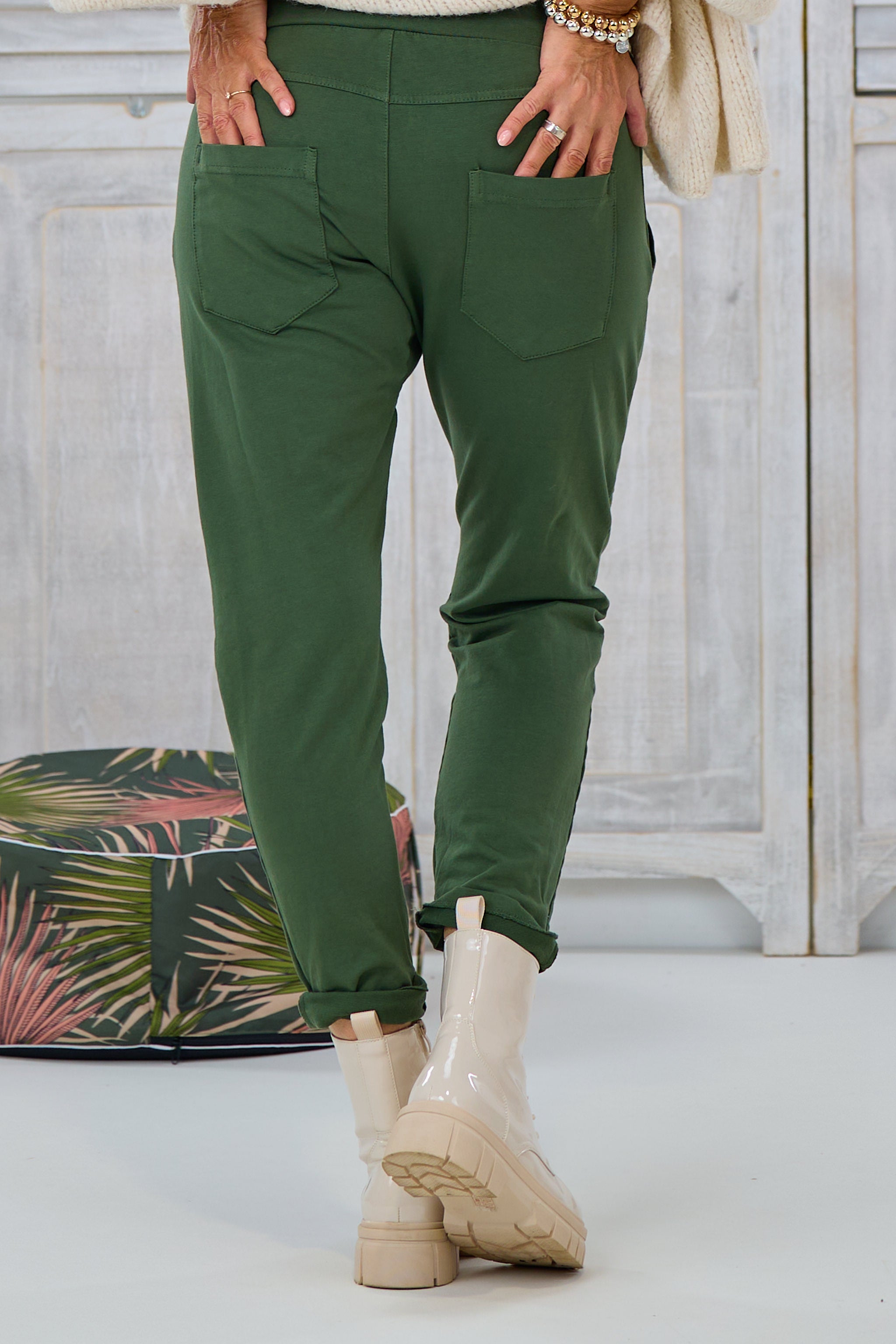 Joggpants mit großen Taschen, khaki von Trends & Lifestyle