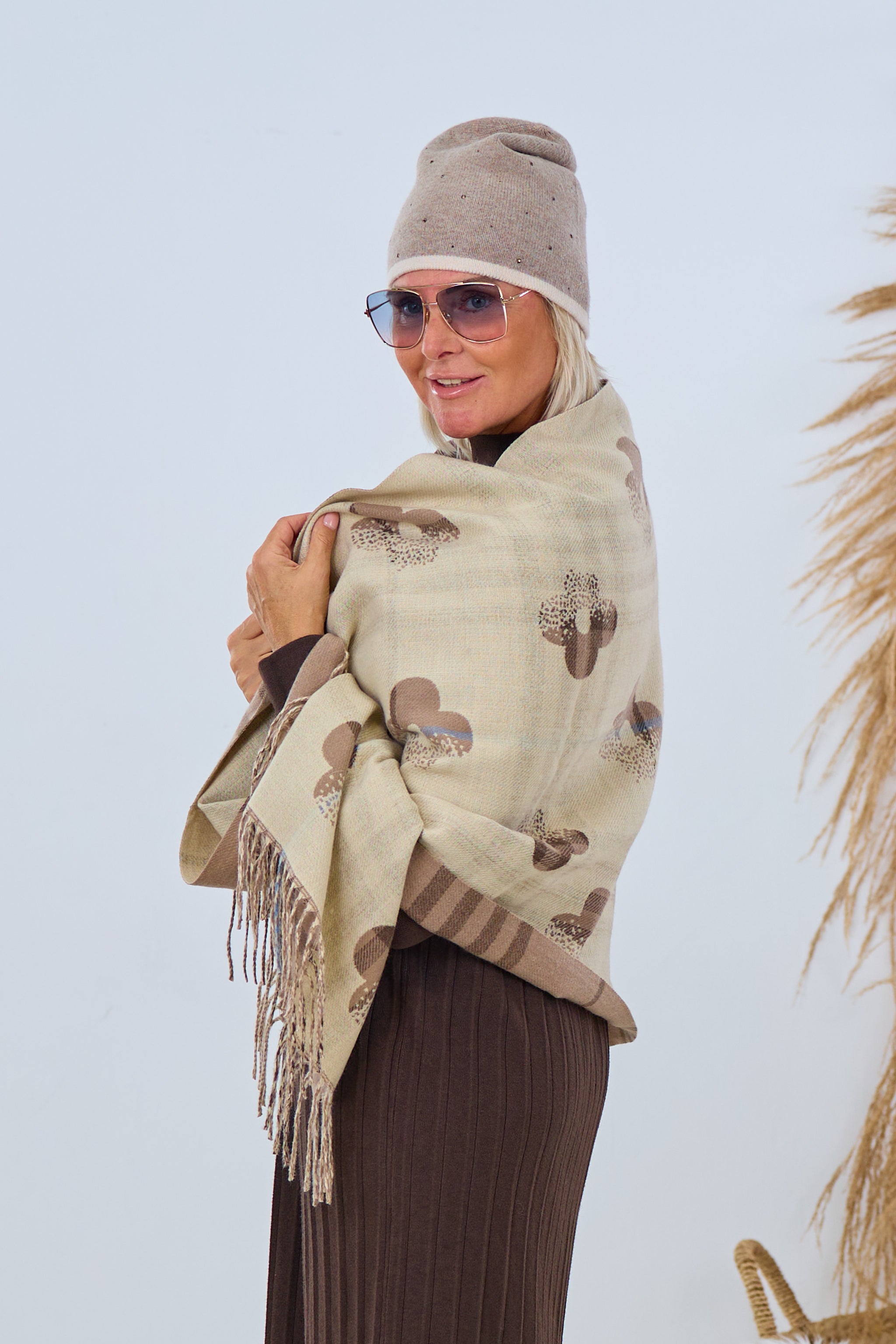 Fransenschal mit Blumen, taupe-beige von Trends & Lifestyle