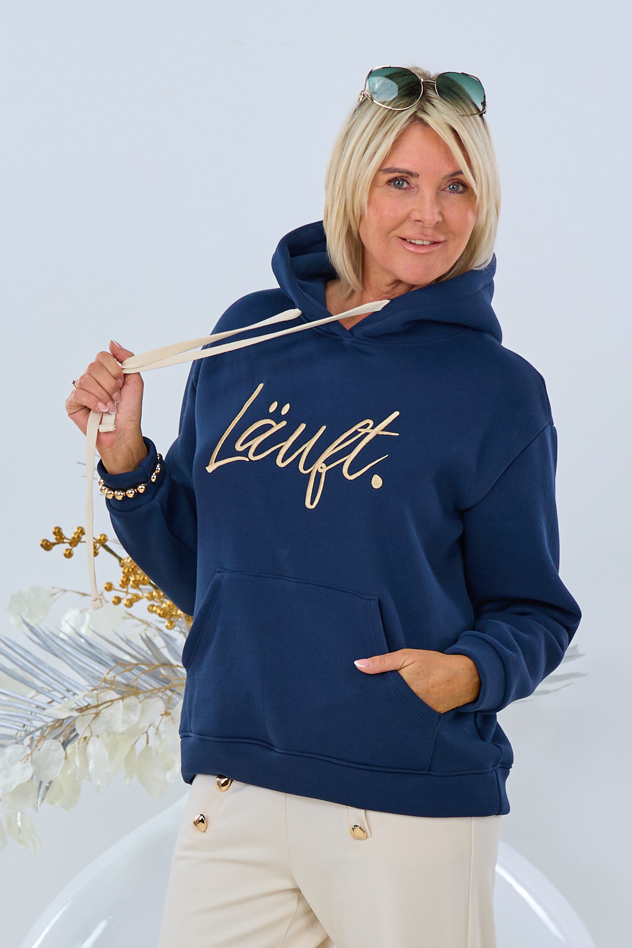 Hoodie "Läuft", blau von Trends & Lifestyle