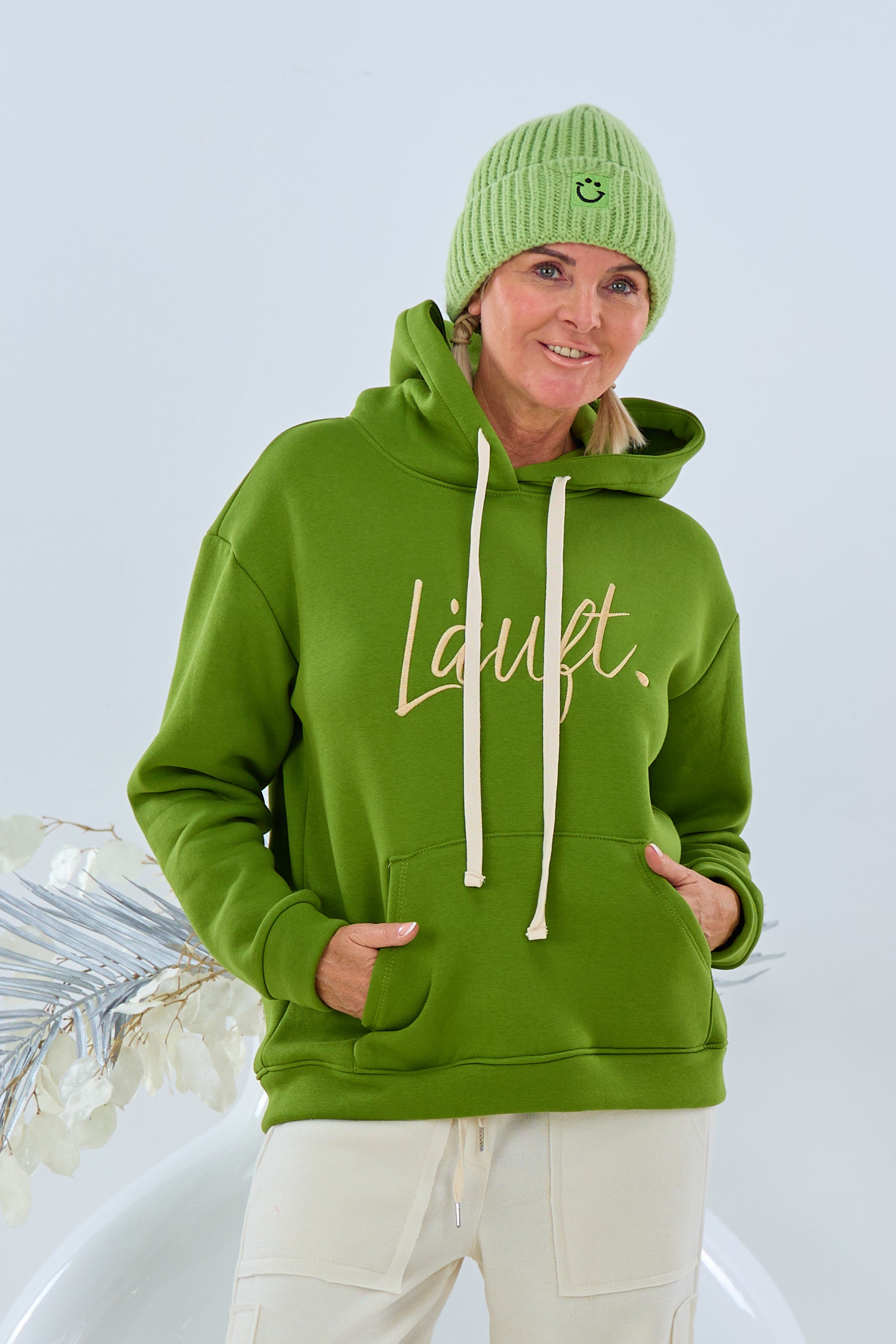 Hoodie "Läuft", grün von Trends & Lifestyle