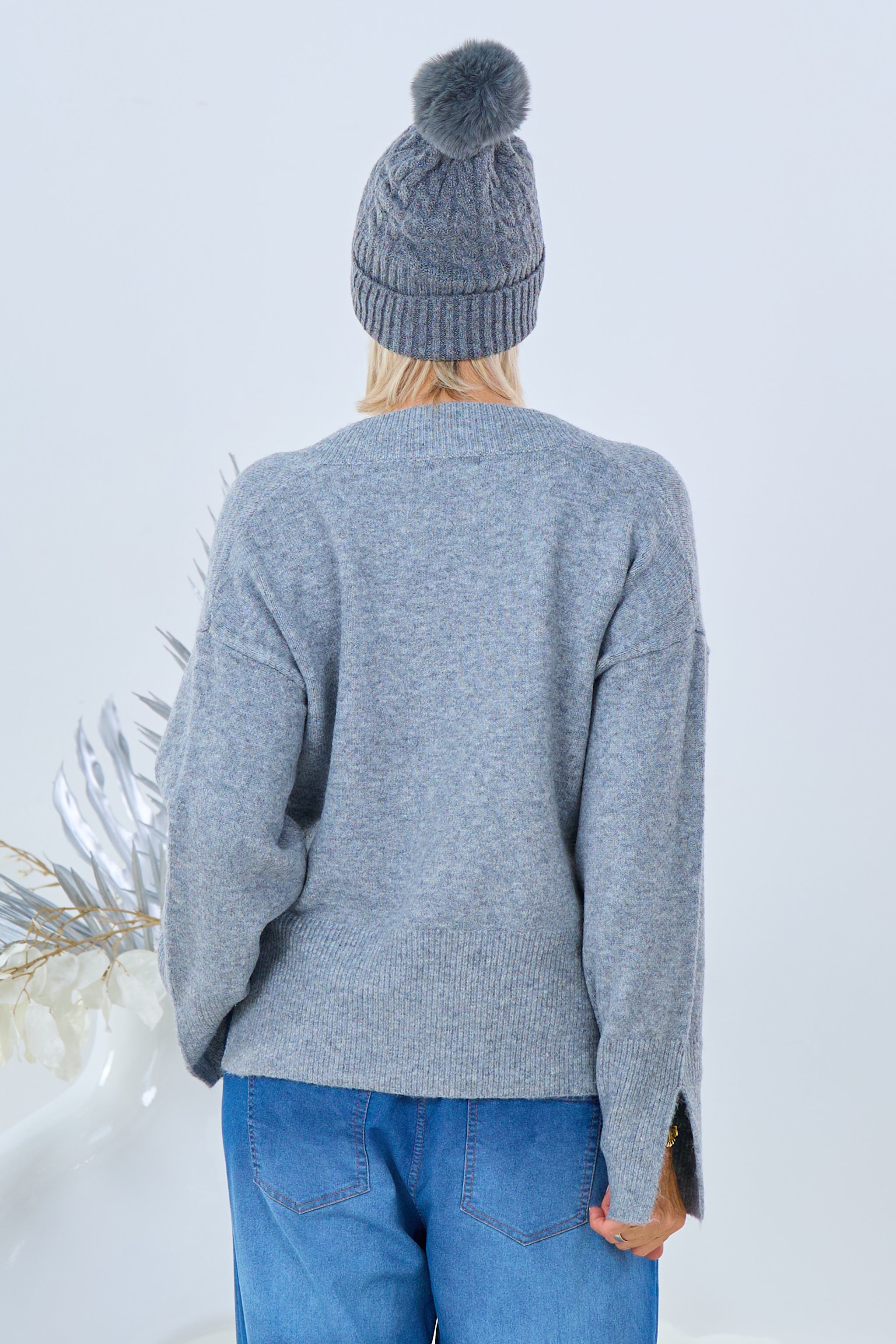 Strickpullover mit breitem V-Ausschnitt, hellgrau von Trends & Lifestyle