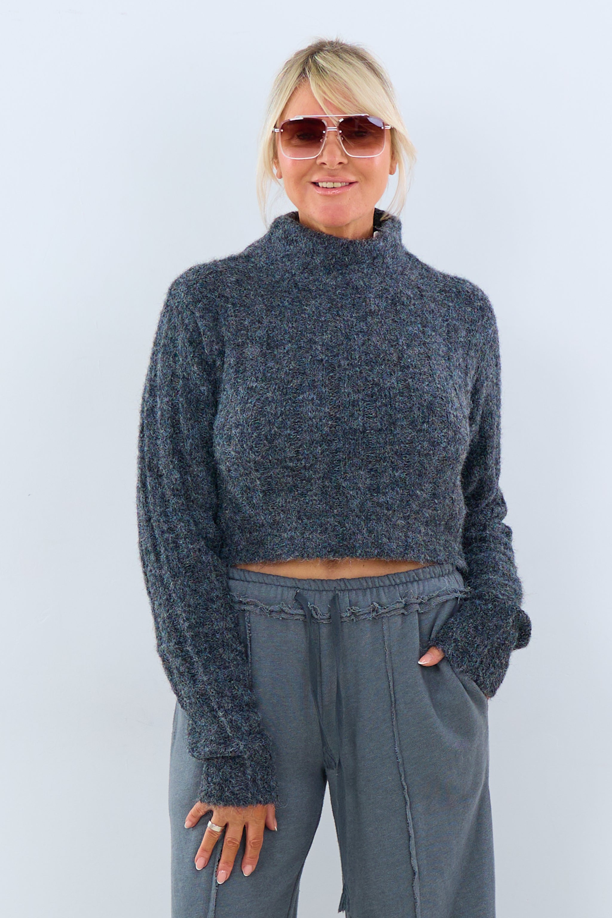 Kurzer Pulli mit Turtleneck, anthrazit von Trends & Lifestyle