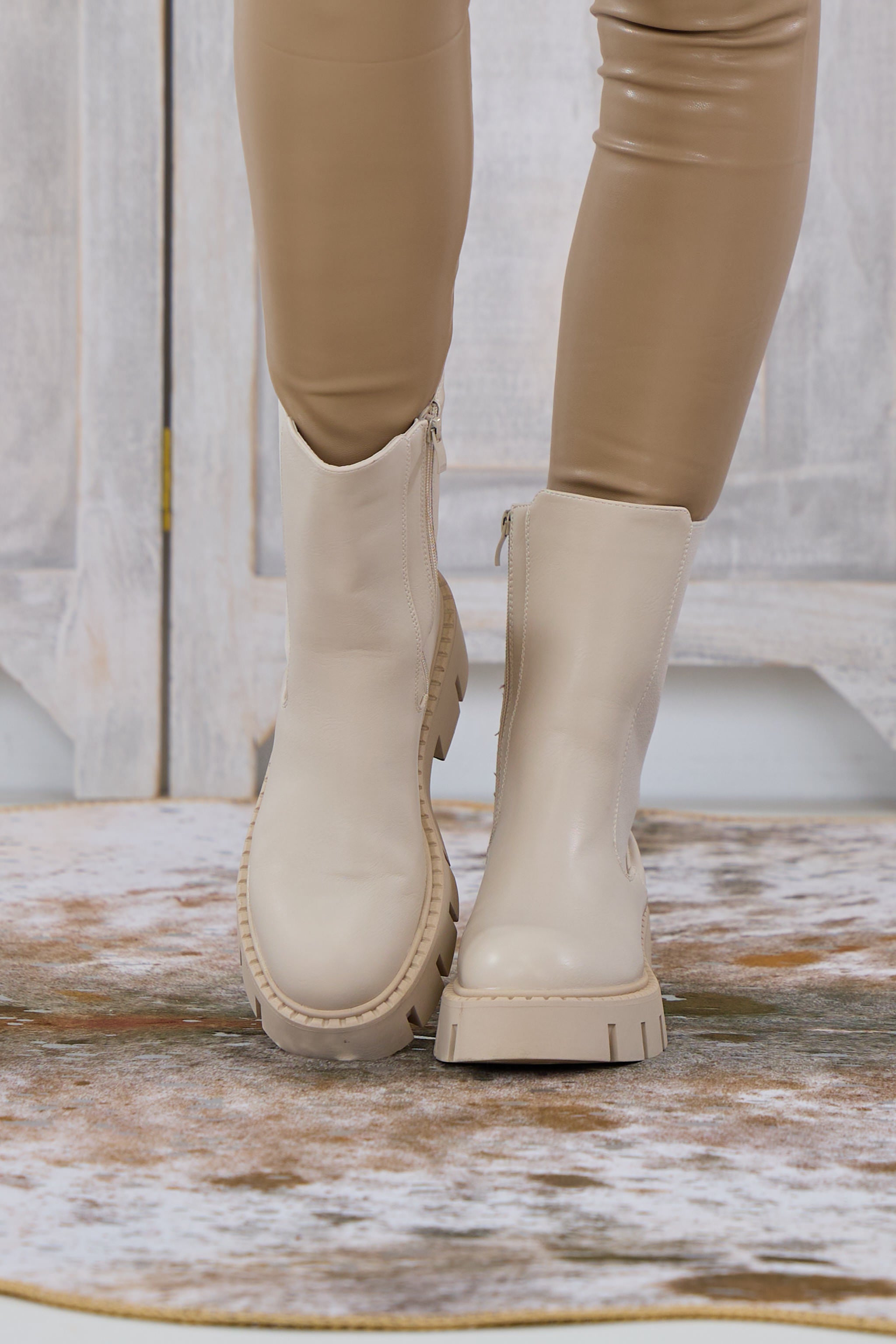 Boots mit hohem Schaft, beige von Trends & Lifestyle