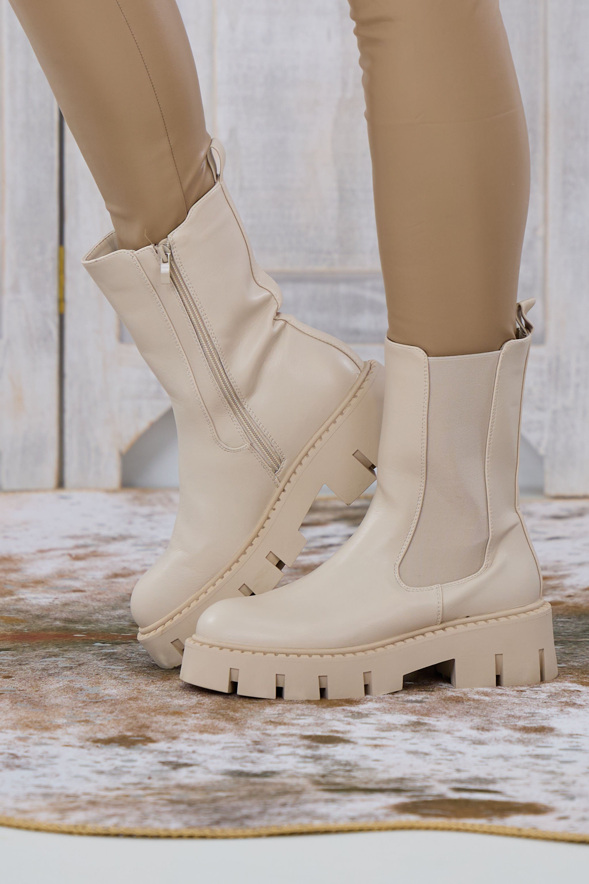 Boots mit hohem Schaft, beige von Trends & Lifestyle