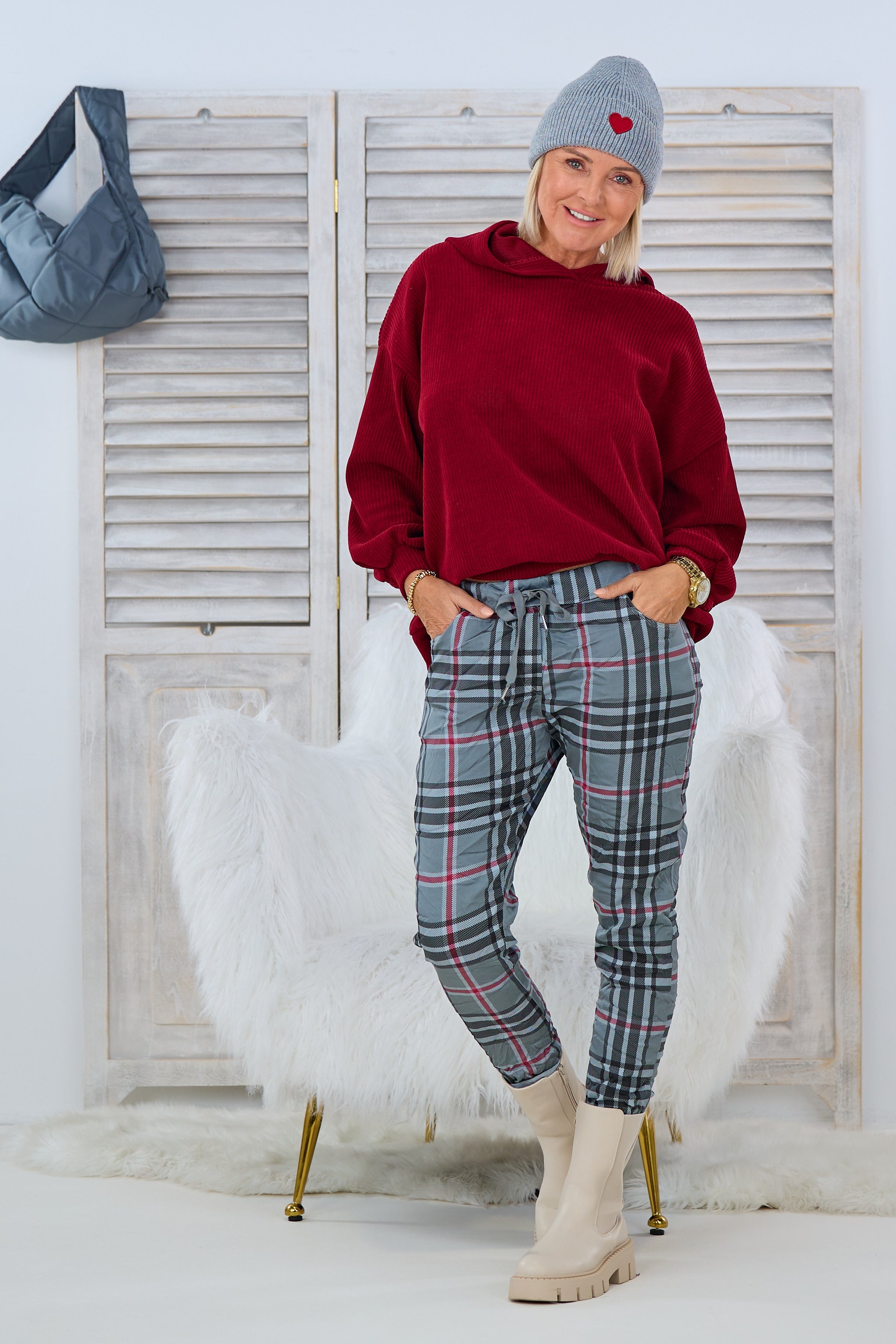 Karo-Hose im Knitterlook, grau-schwarz-rot von Trends & Lifestyle