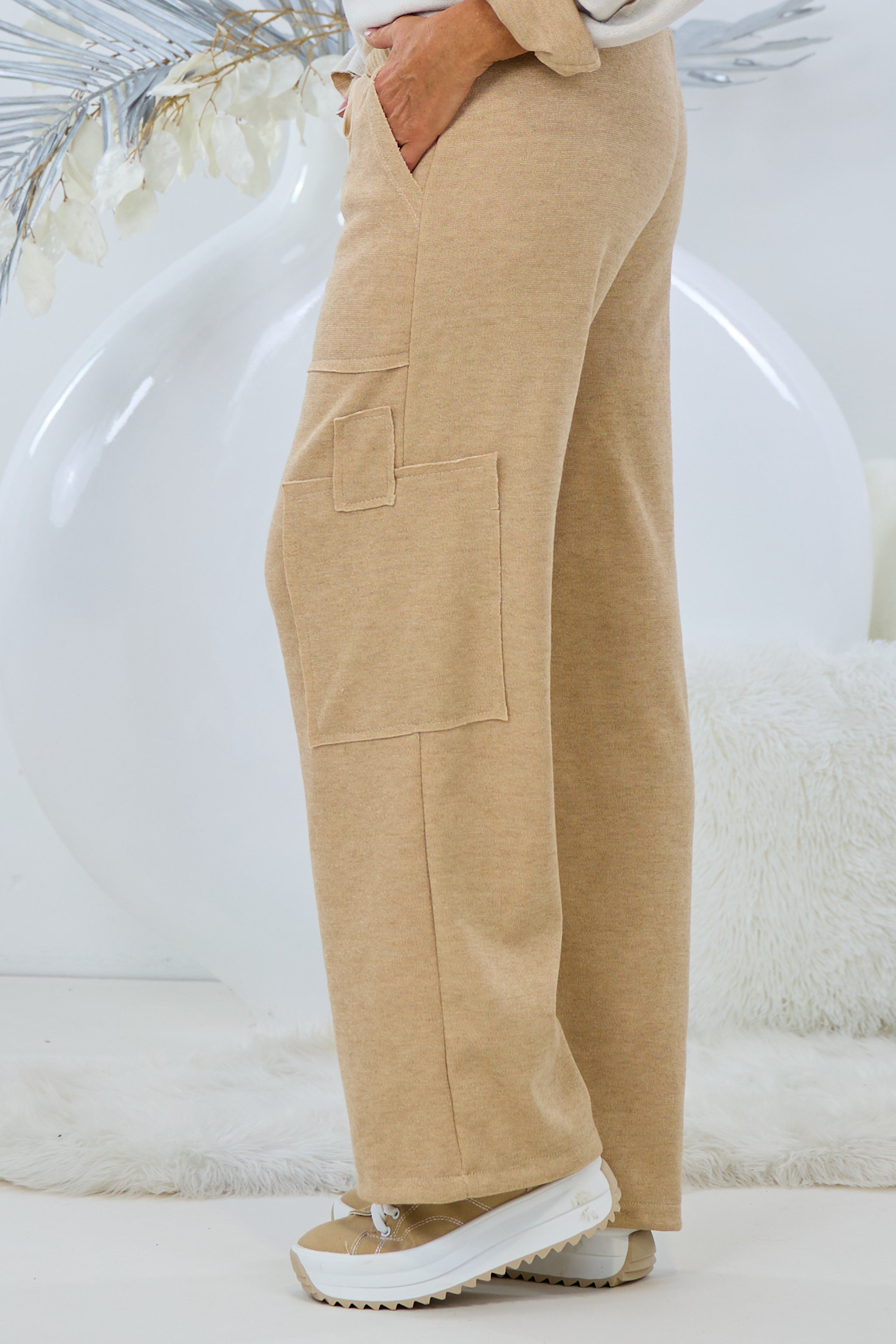 Hose mit aufgesetzten Taschen, beige von Trends & Lifestyle