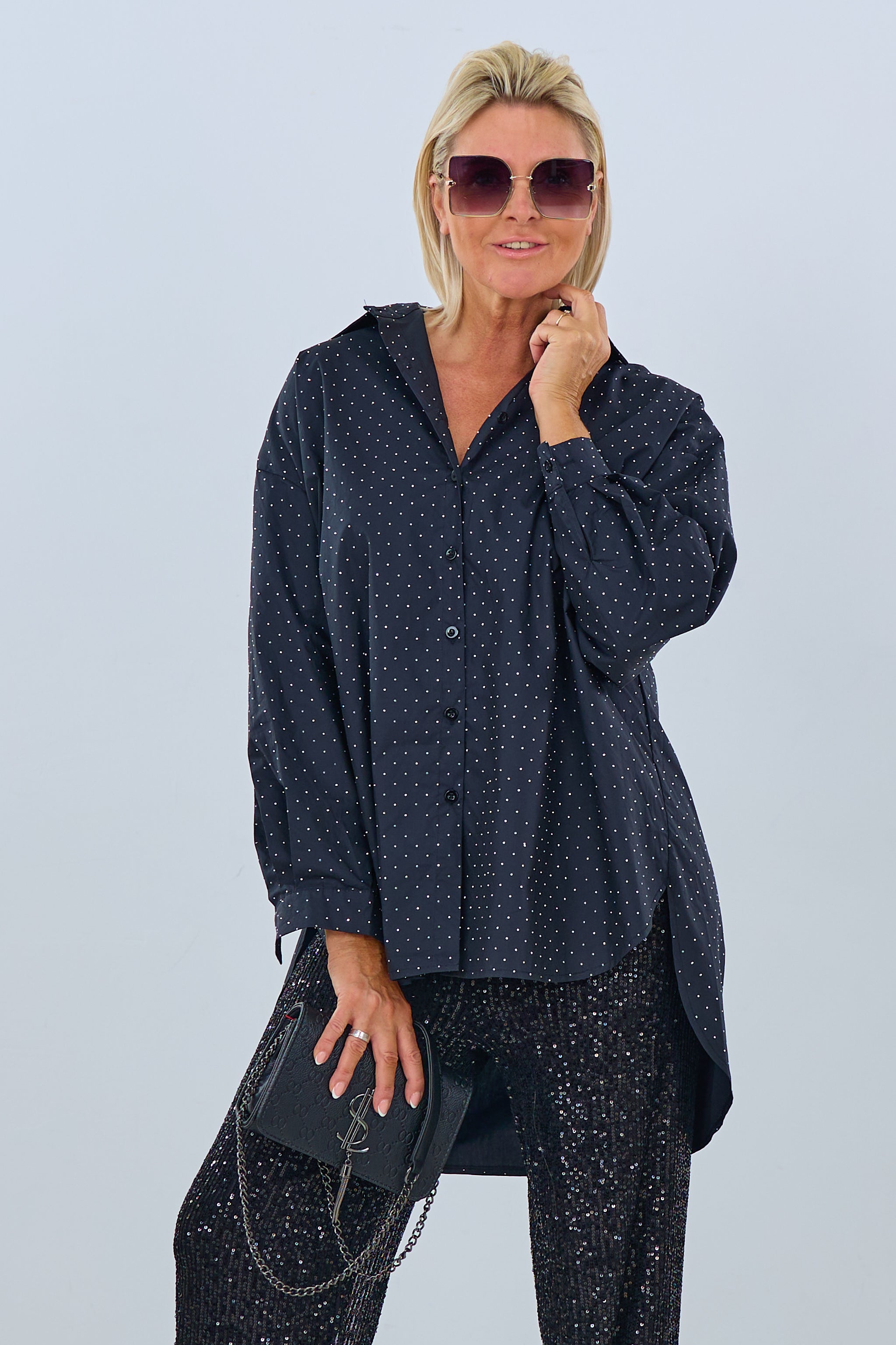 Longbluse mit Strasssteinchen, schwarz von Trends & Lifestyle