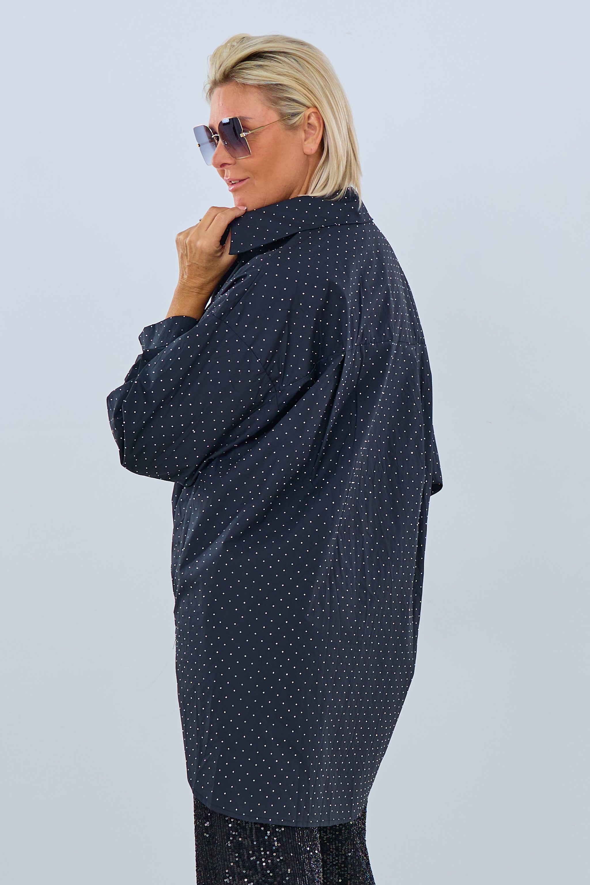 Longbluse mit Strasssteinchen, schwarz von Trends & Lifestyle