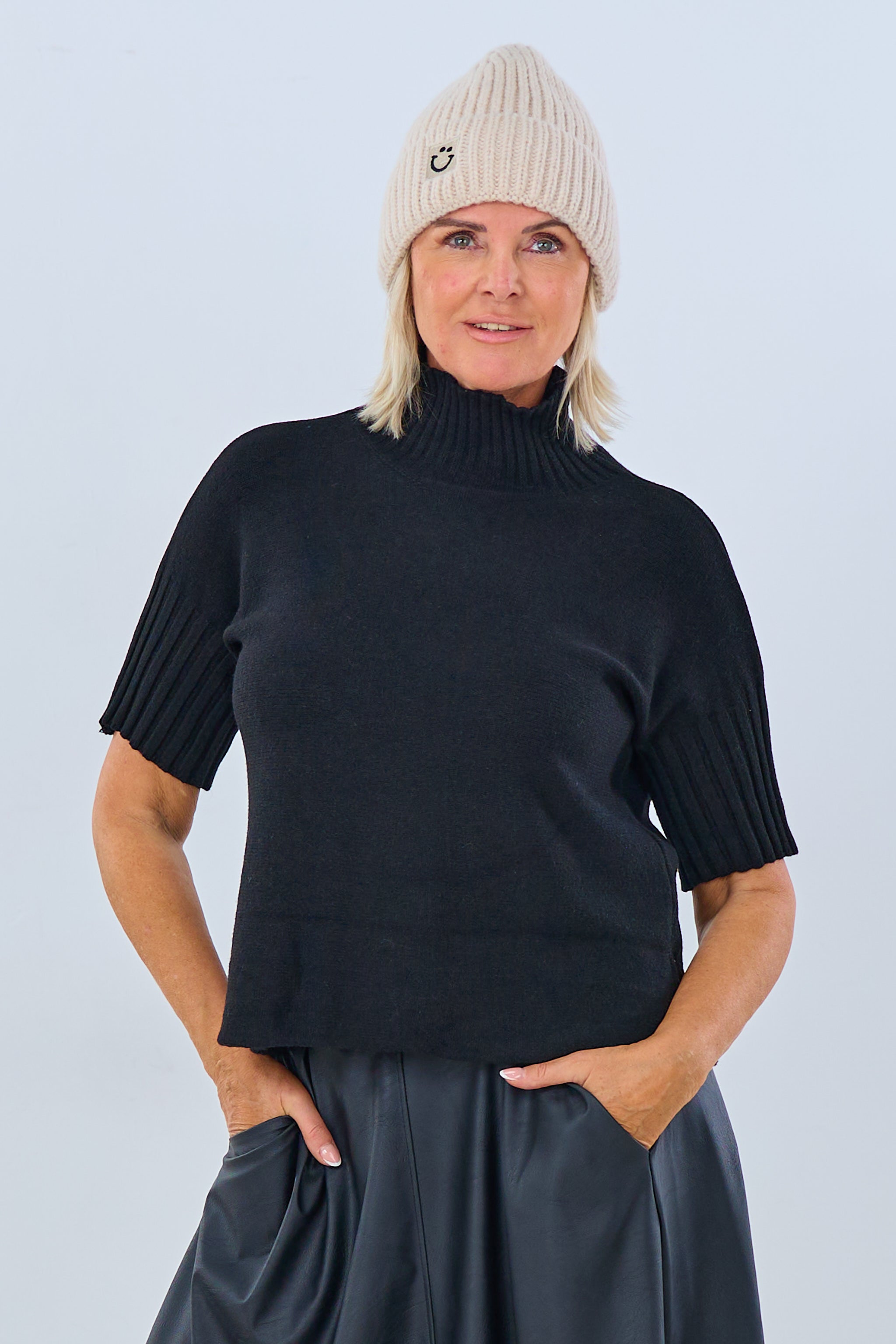 Weicher Kurzarm Pulli mit turtleneck, schwarz von Trends & Lifestyle