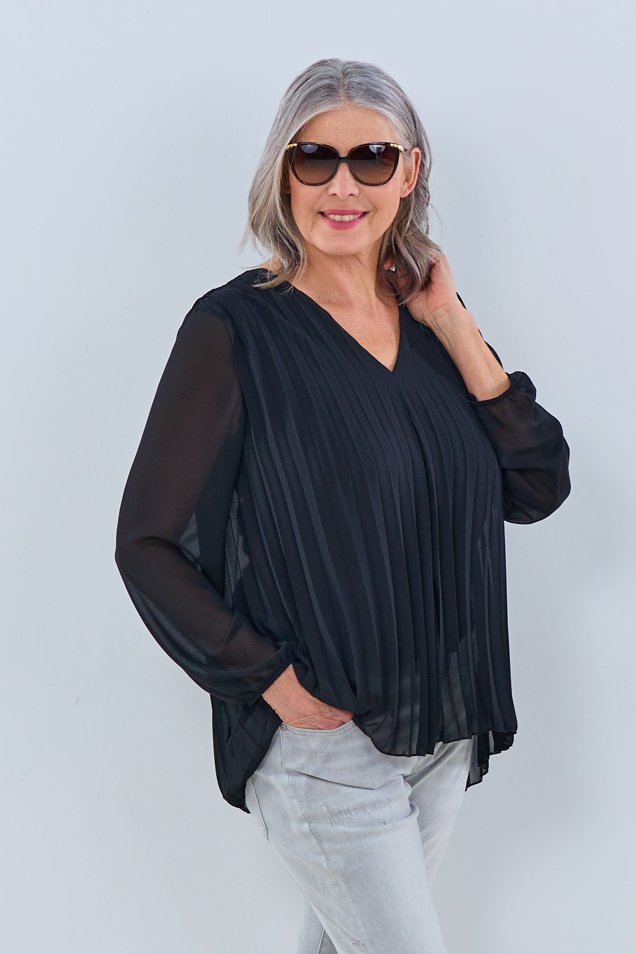 Kurze Plissée Bluse, schwarz von Trends & Lifestyle Deutschland GmbH