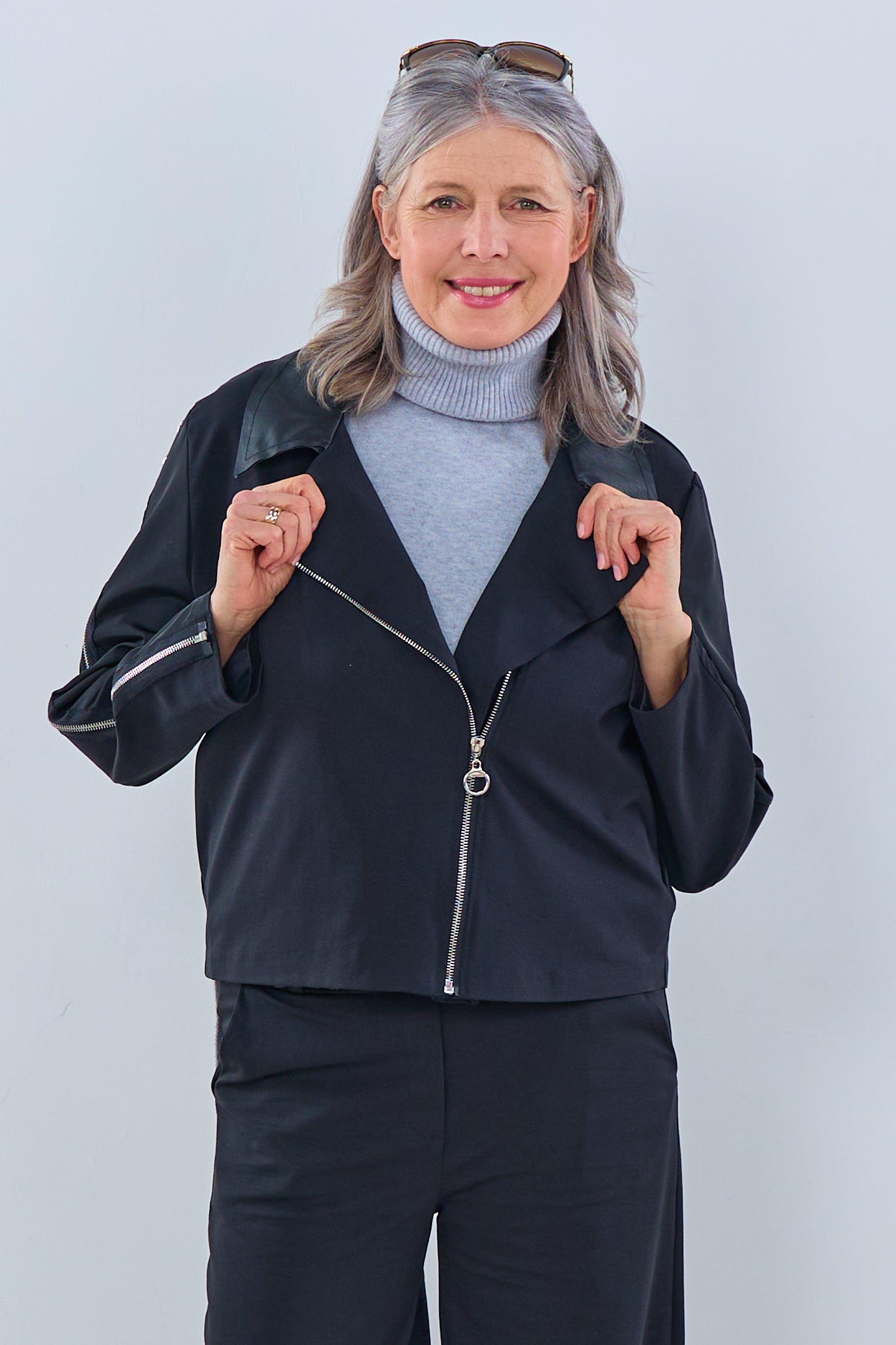 Stylische Jacke im Materialmix, schwarz von Trends & Lifestyle Deutschland GmbH