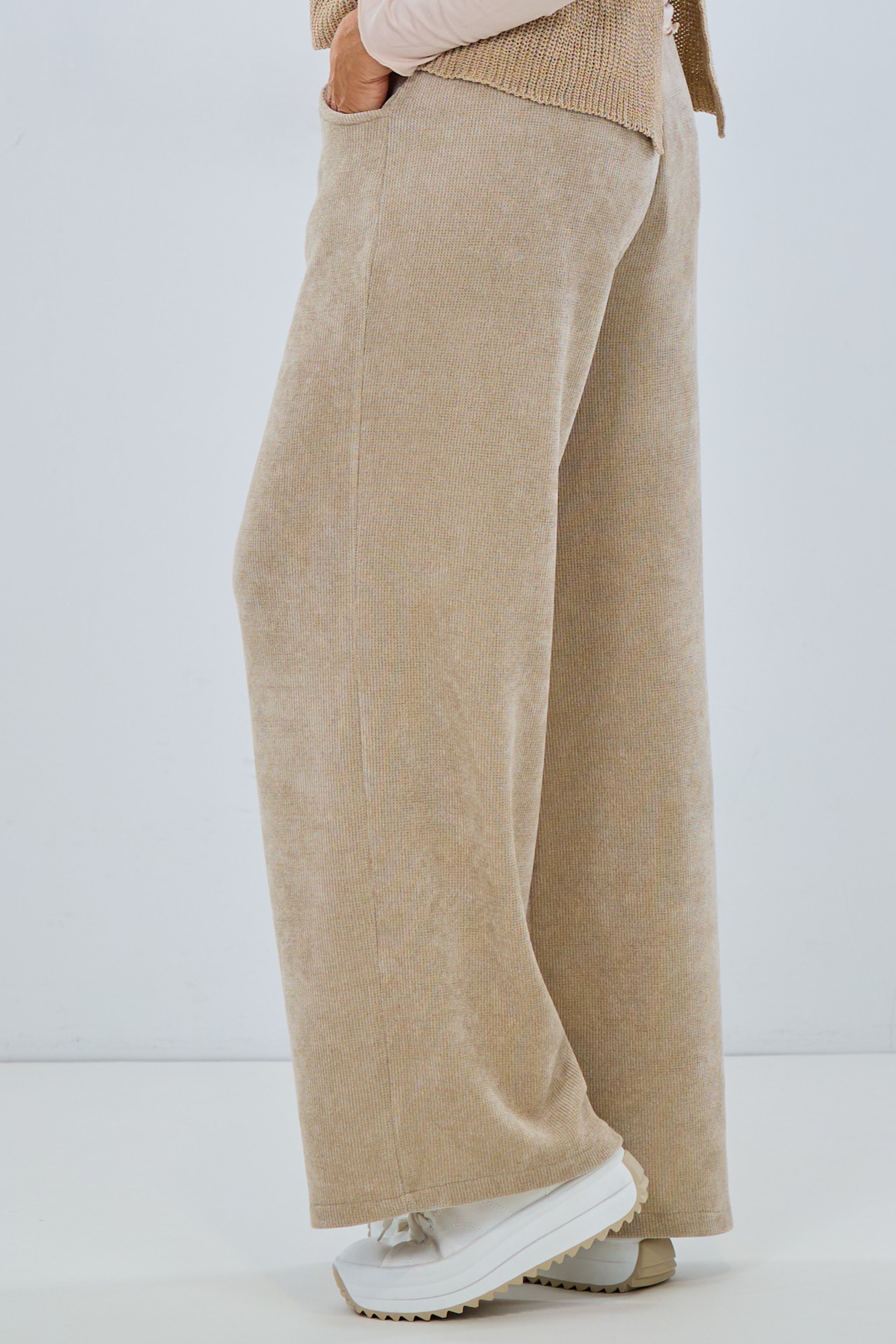 Samtcord Hose mit geradem Bein, beige von Trends & Lifestyle Deutschland GmbH