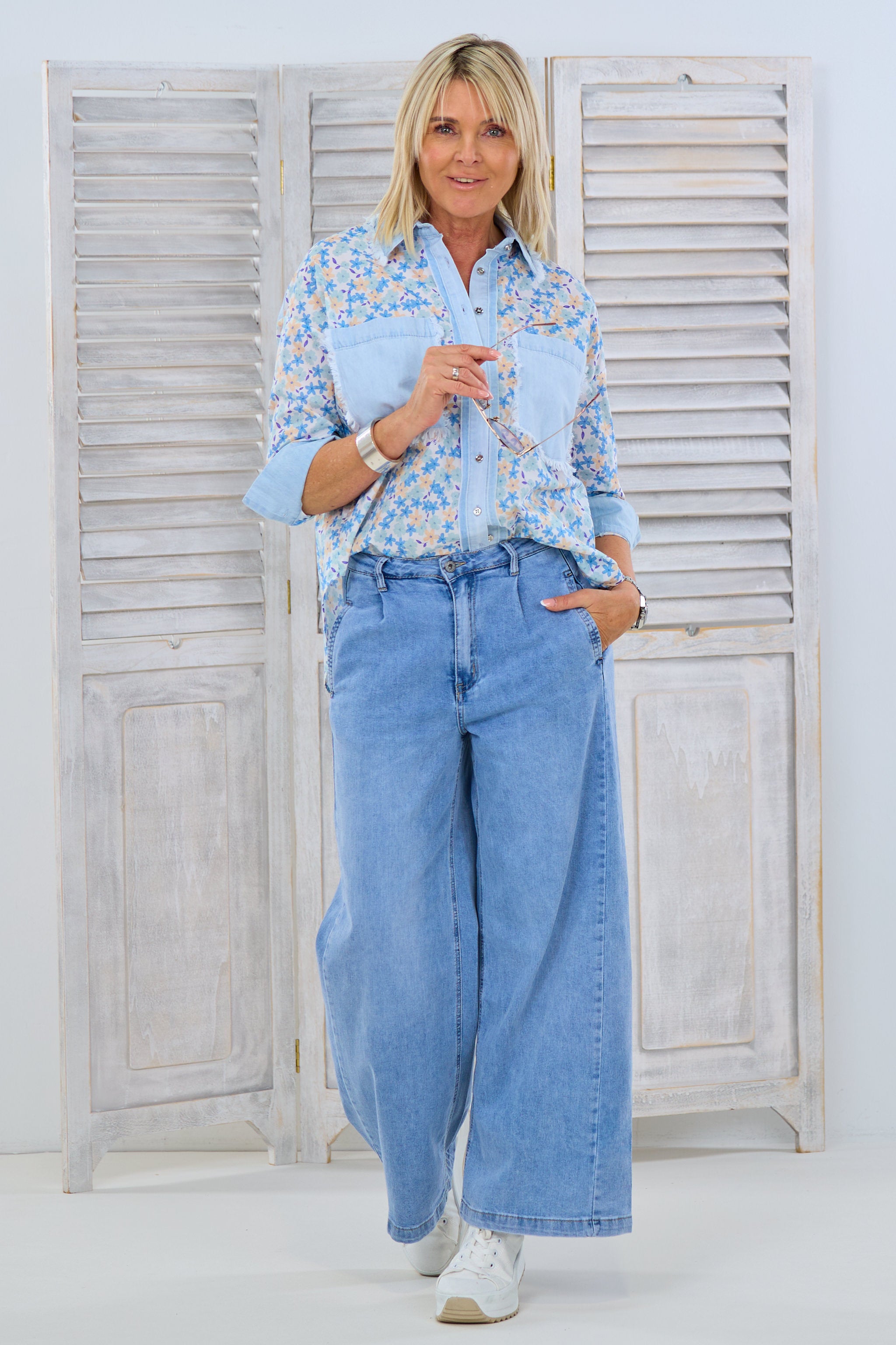 High Waist Jeans mit weitem Bein und Buntfalte, denim von Trends & Lifestyle Deutschland GmbH