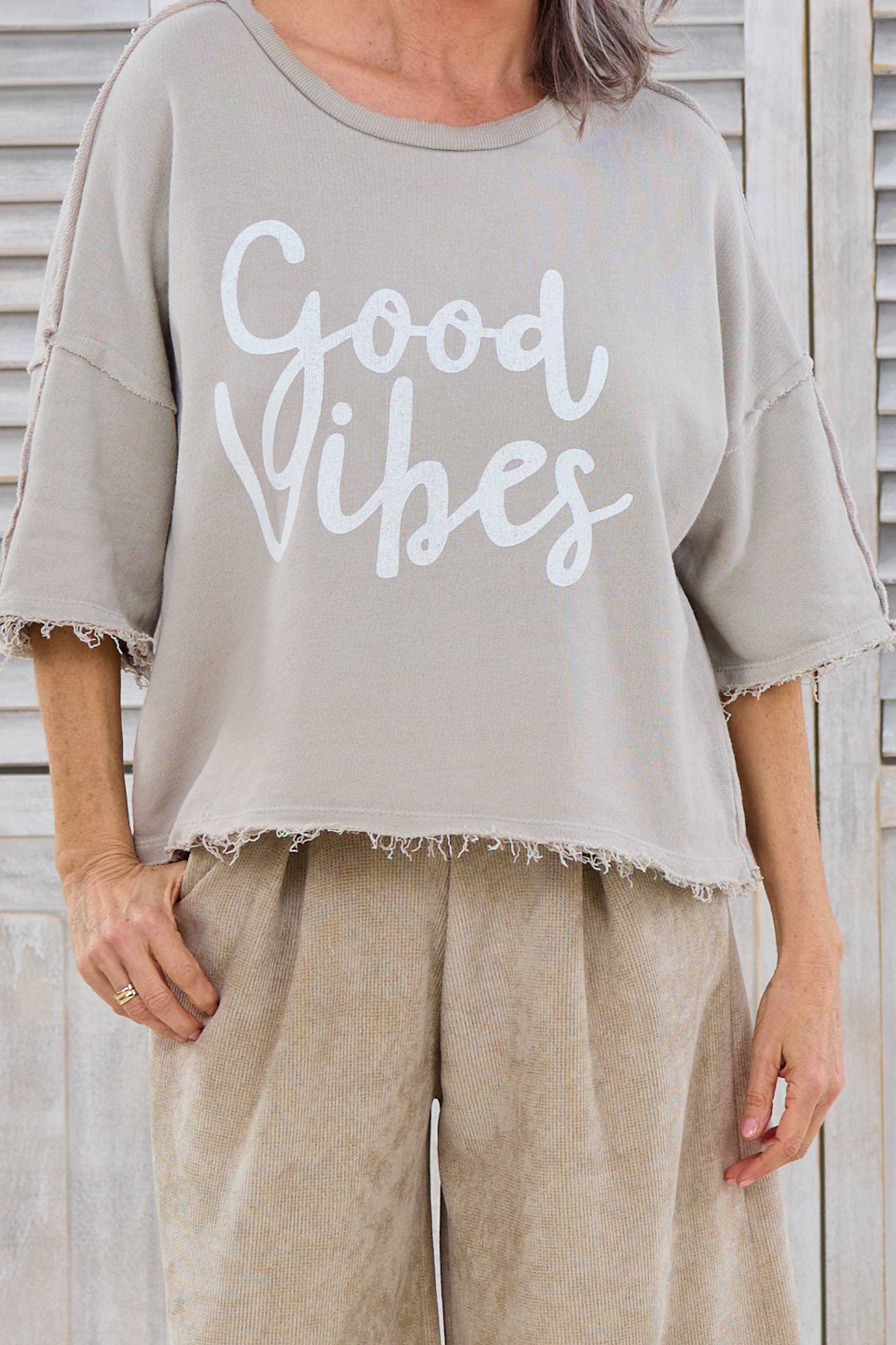 Sweaty mit Vibes-Druck und außenliegenden Nähten, beige von Trends & Lifestyle Deutschland GmbH