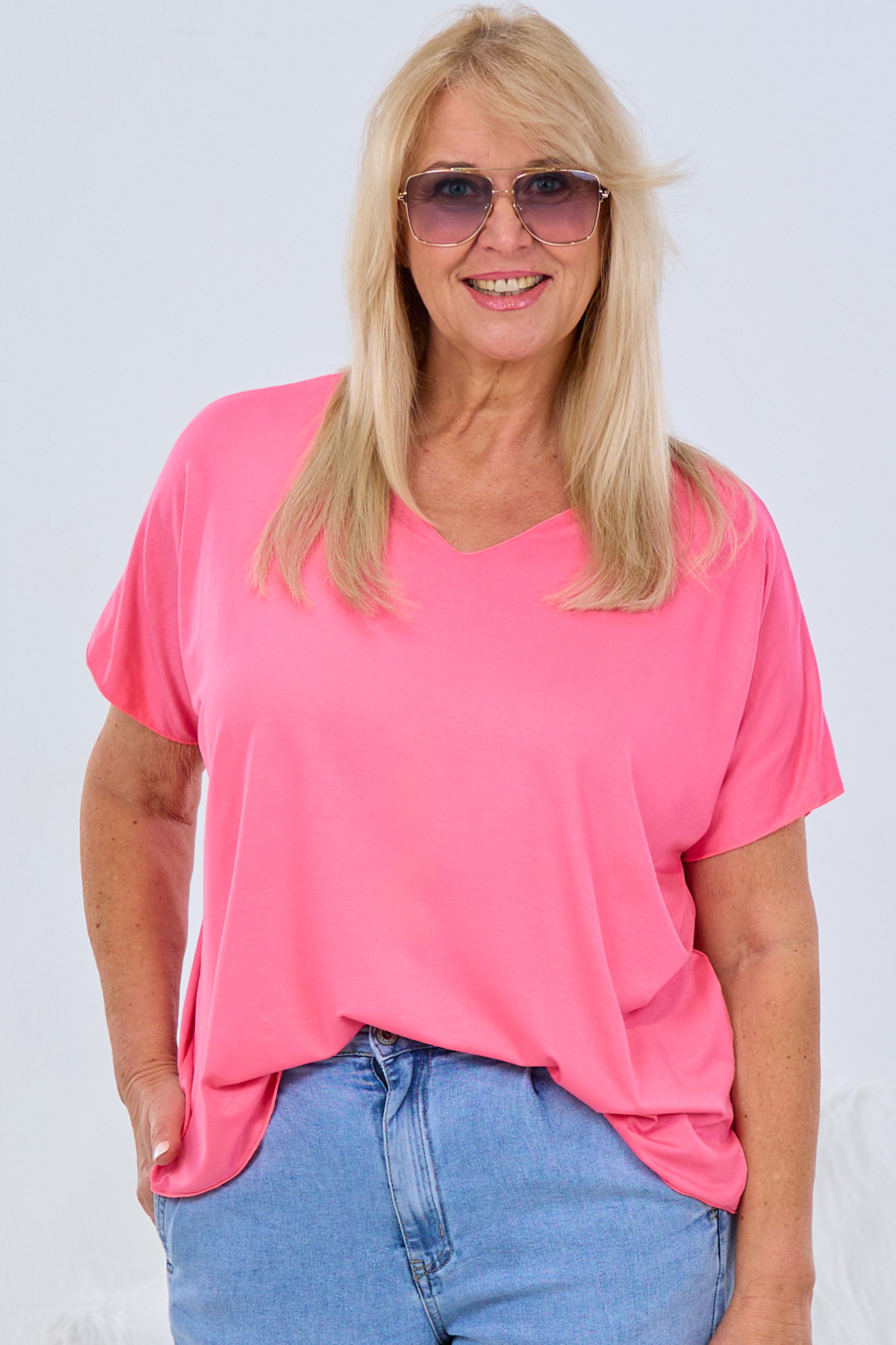 kurzarm Basic Shirt mit V-Ausschnitt, candy pink von Trends & Lifestyle Deutschland GmbH