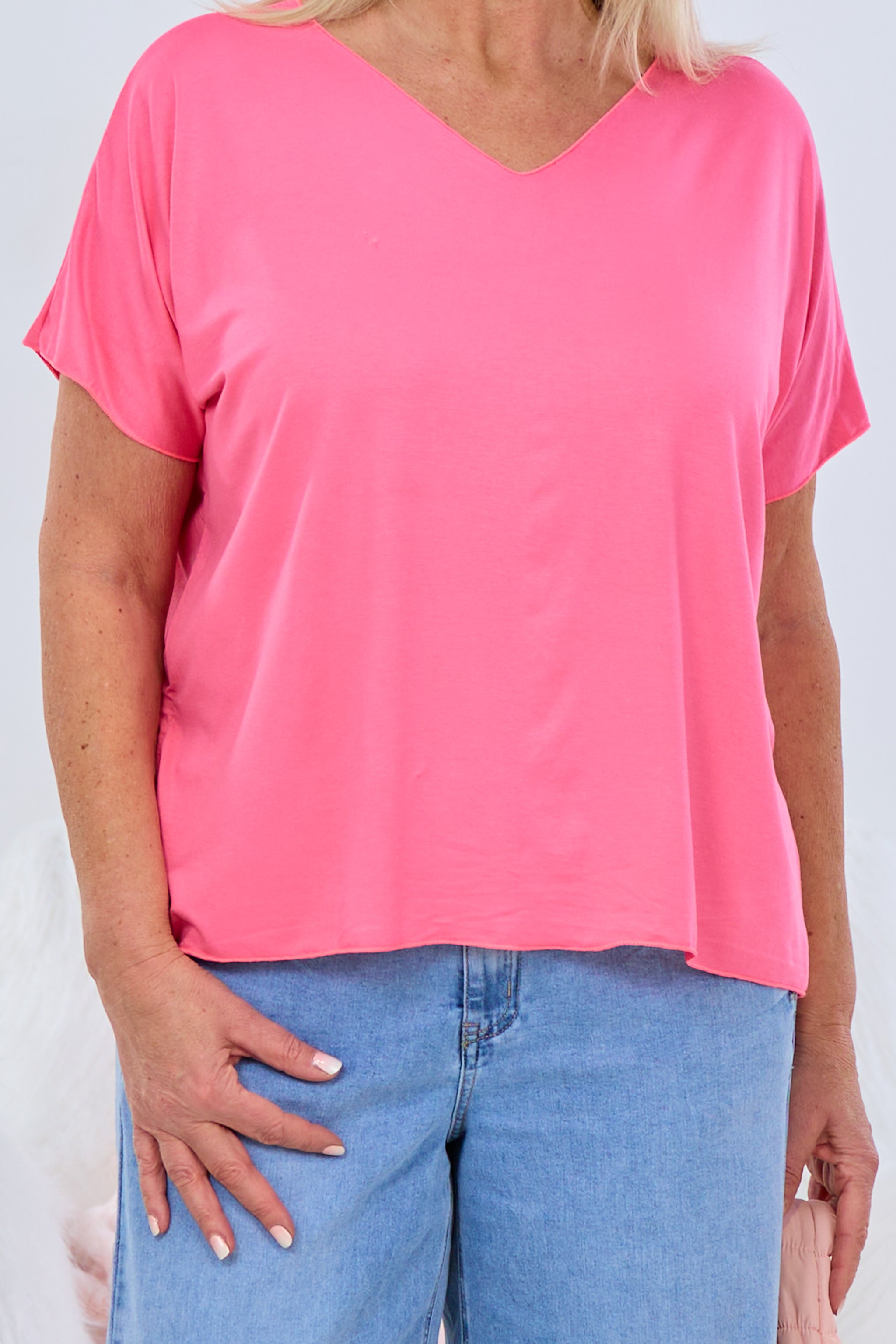 kurzarm Basic Shirt mit V-Ausschnitt, candy pink von Trends & Lifestyle Deutschland GmbH