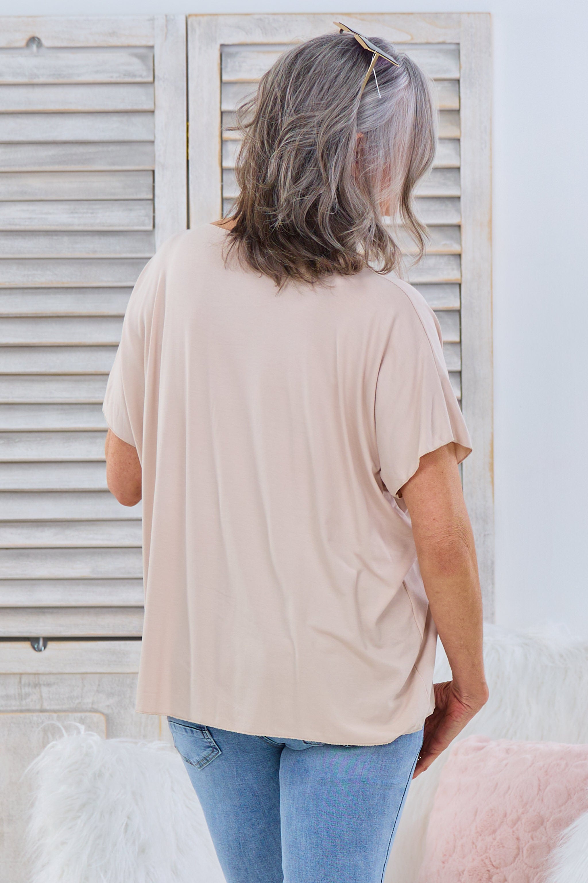 kurzarm Basic Shirt mit V-Ausschnitt, beige von Trends & Lifestyle Deutschland GmbH