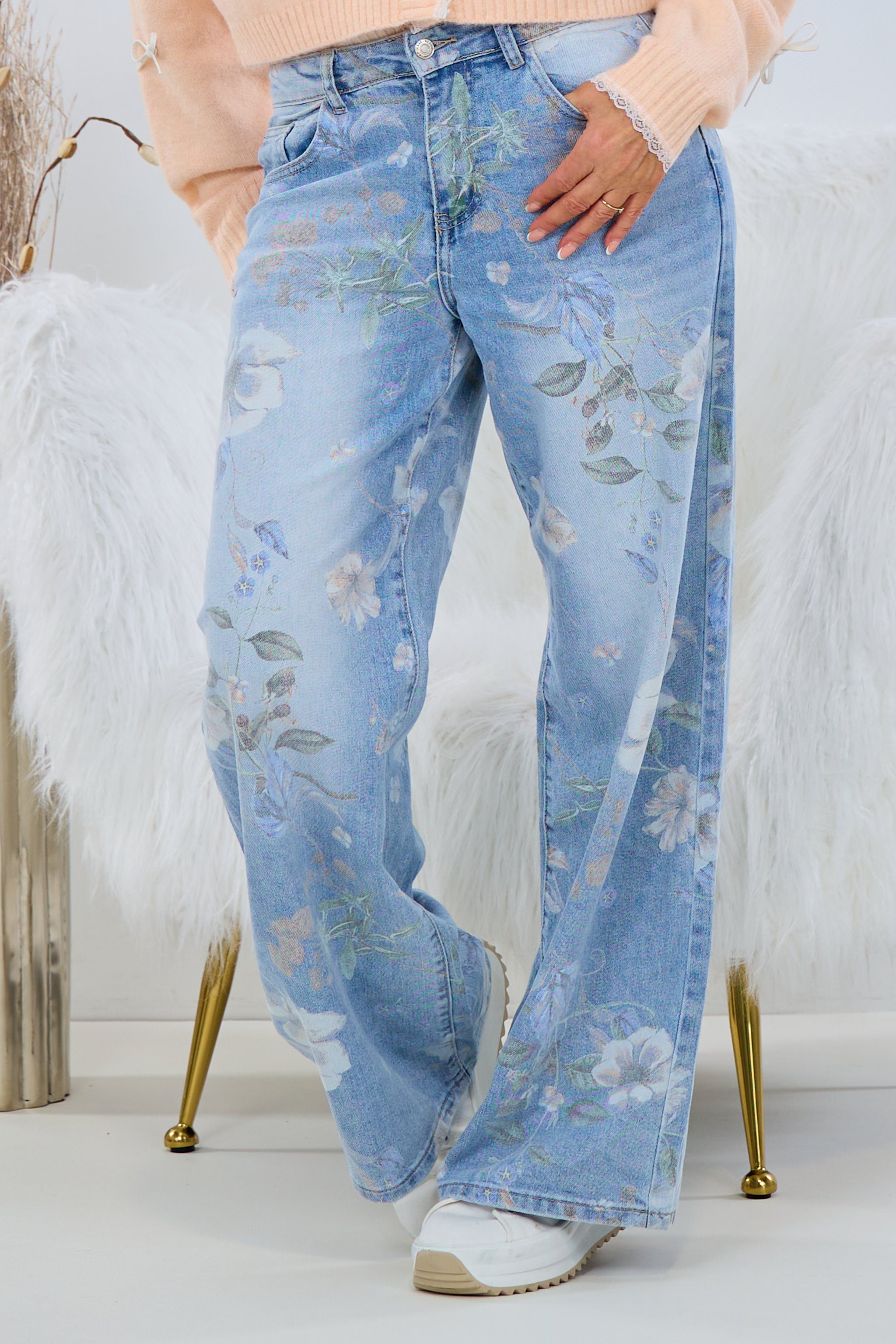 High Waist Jeans mit weitem Bein, denim-Blumen von Trends & Lifestyle Deutschland GmbH