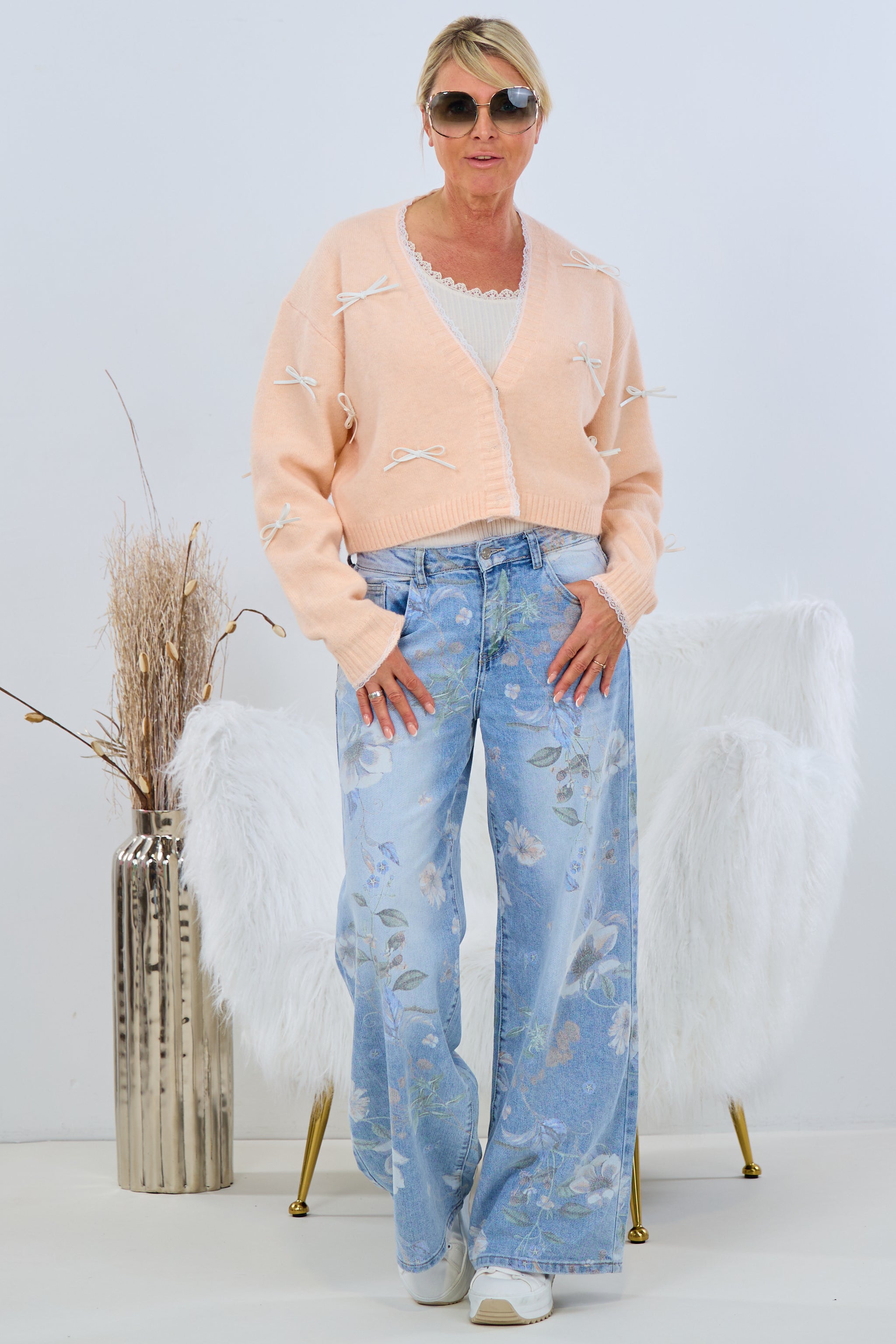 High Waist Jeans mit weitem Bein, denim-Blumen von Trends & Lifestyle Deutschland GmbH