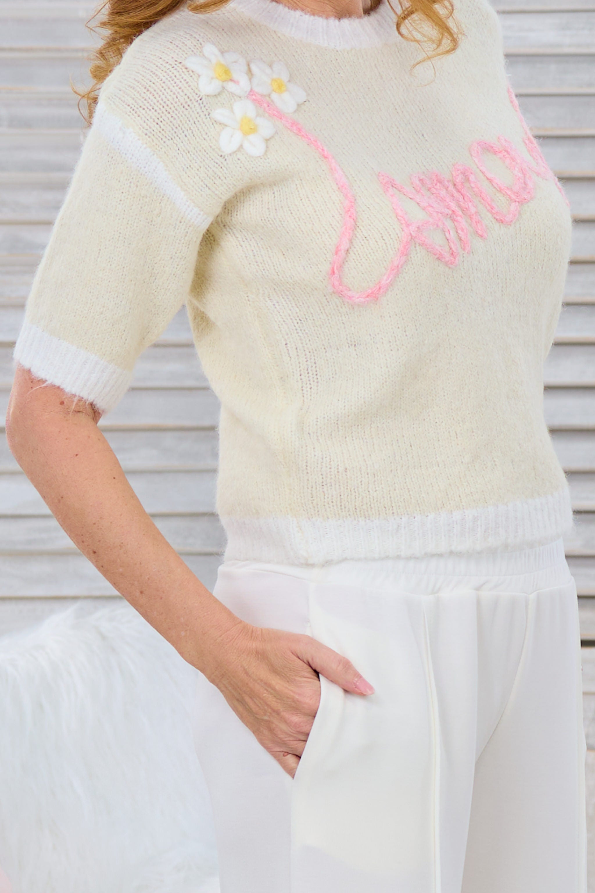 Kurzarm Strickpulli mit aufgenähten Blumen, ecru von Trends & Lifestyle Deutschland GmbH