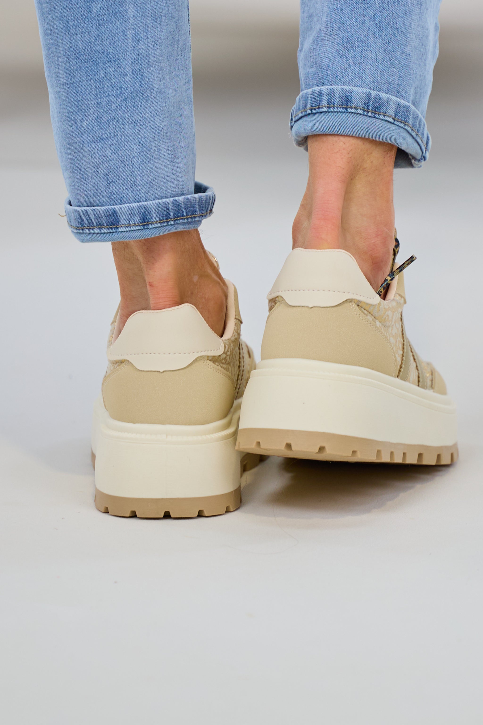 Sneaker mit grober Plateausohle, beige-gold-leo von Trends & Lifestyle Deutschland GmbH