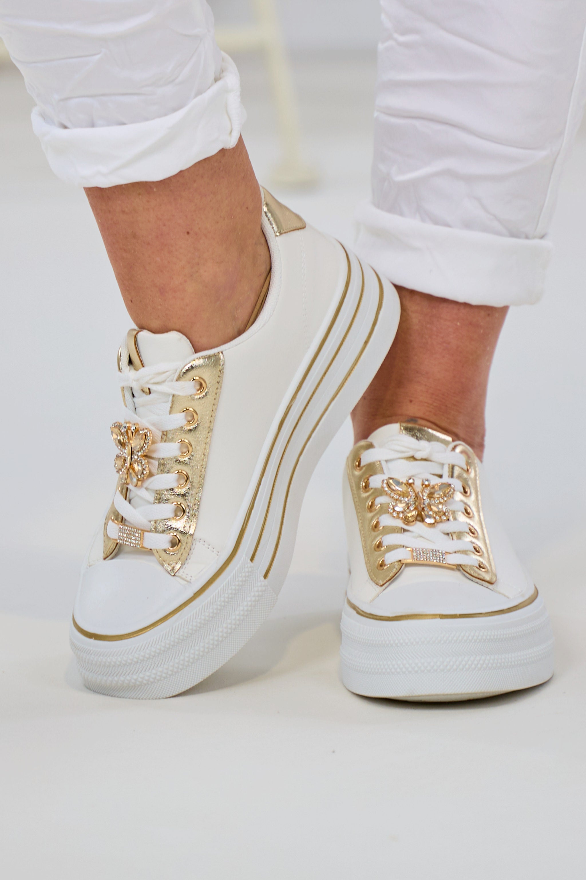 Sneaker mit Schmuckelementen, weiß-gold von Trends & Lifestyle Deutschland GmbH