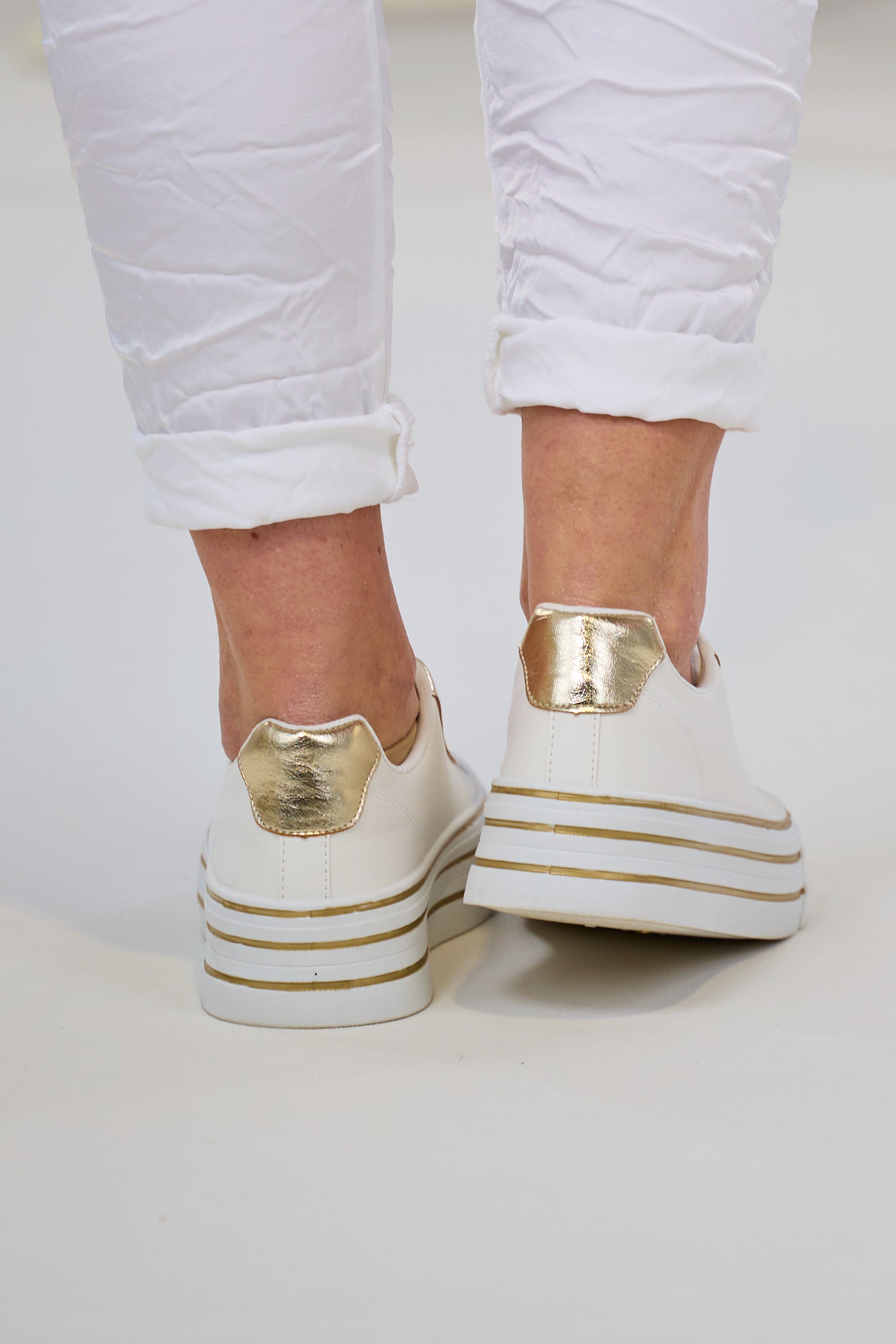 Sneaker mit Schmuckelementen, weiß-gold von Trends & Lifestyle Deutschland GmbH