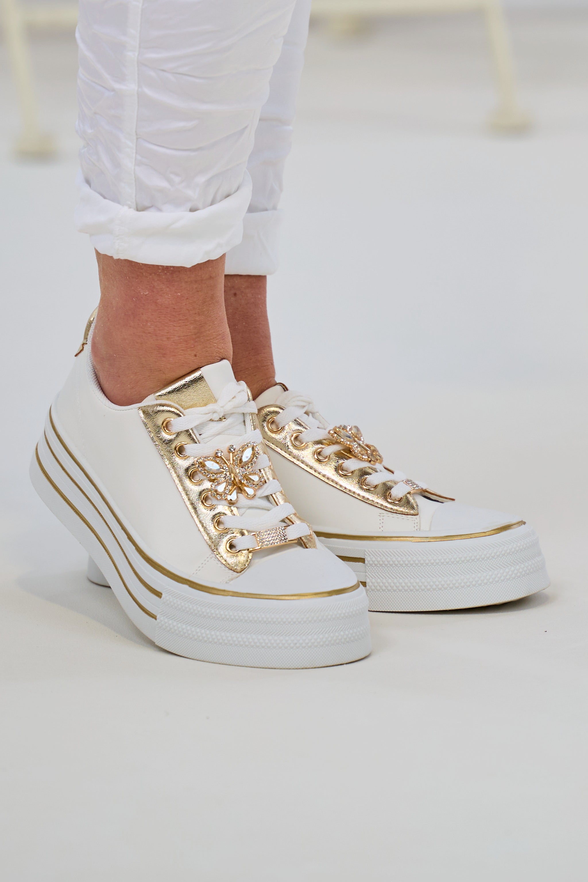 Sneaker mit Schmuckelementen, weiß-gold von Trends & Lifestyle Deutschland GmbH