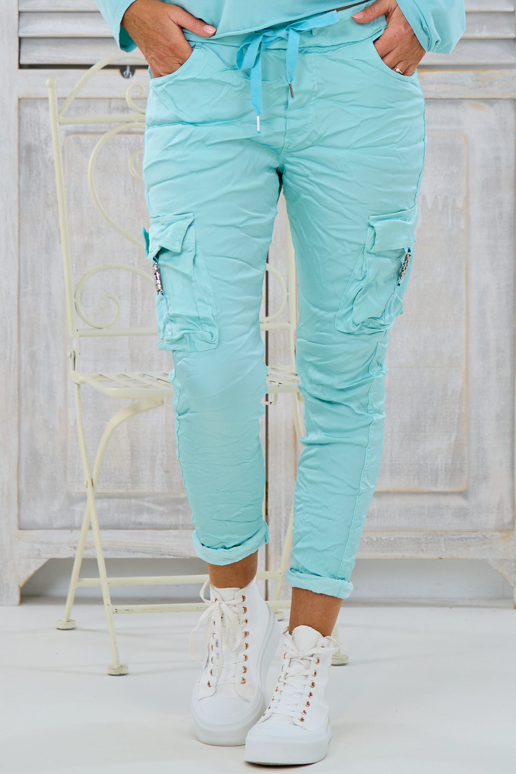 glänzende Hose im Knitterlook, mint von Trends & Lifestyle Deutschland GmbH