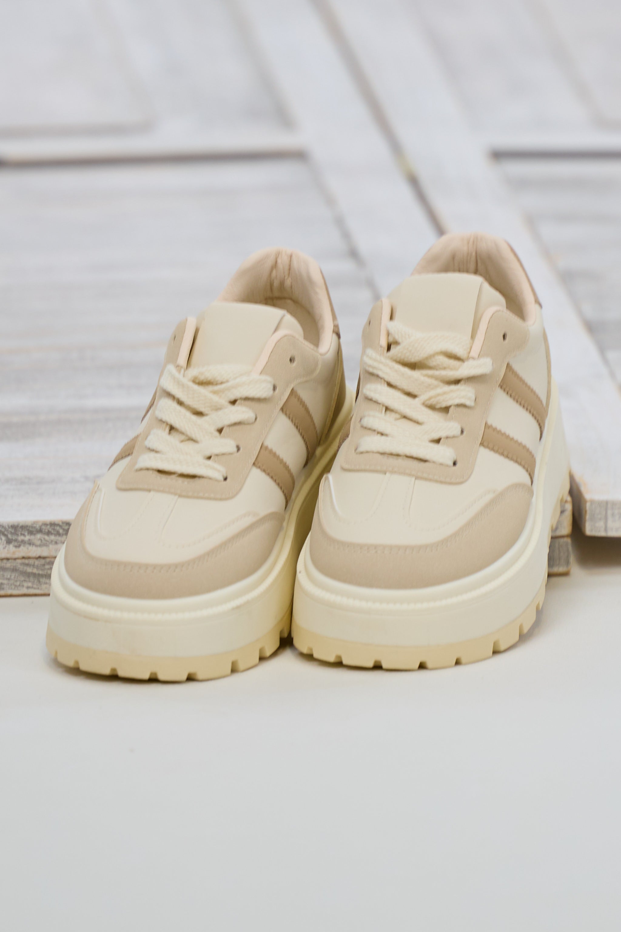 Sneaker mit grober Plateausohle, creme-taupe