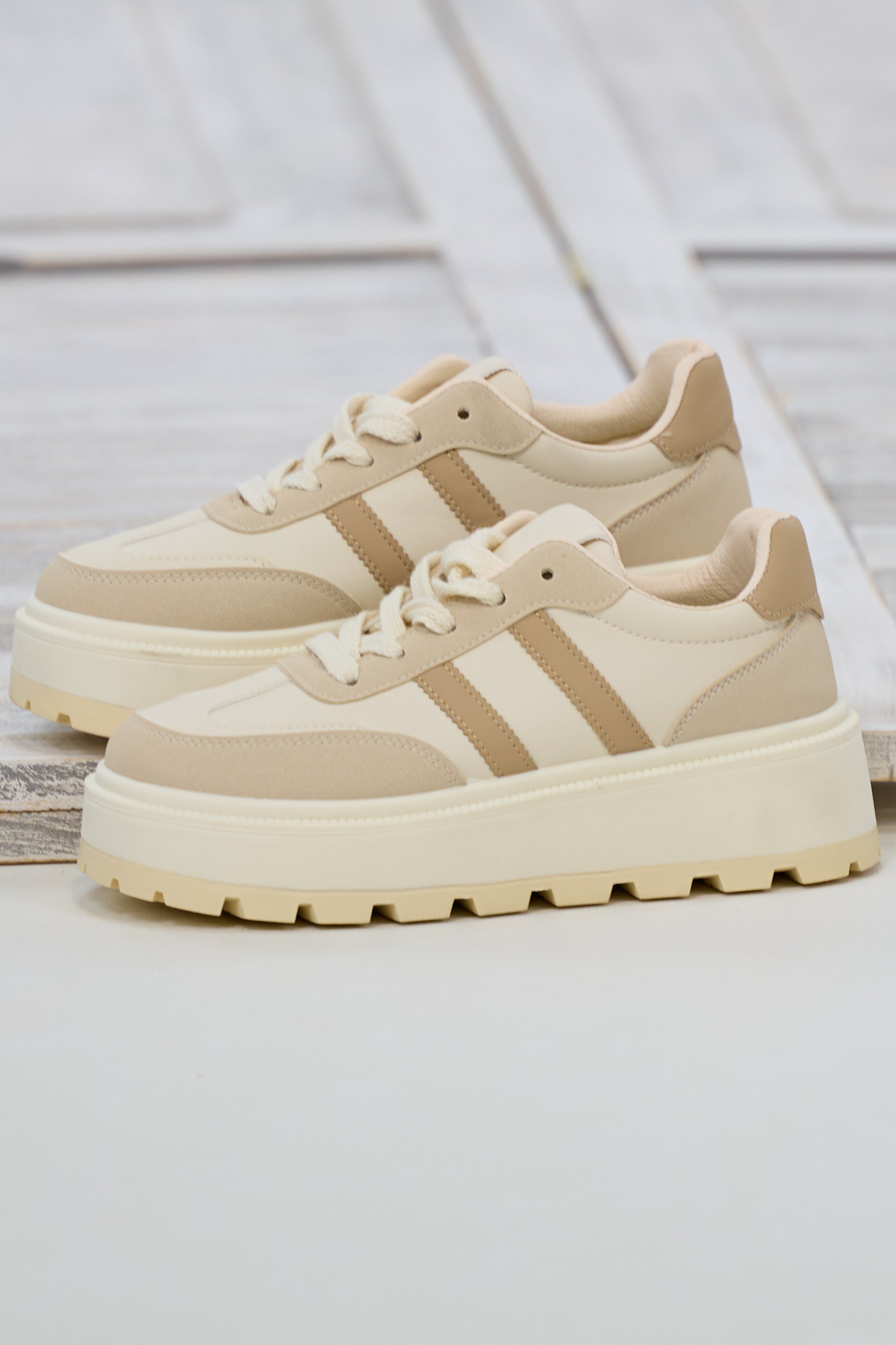 Sneaker mit grober Plateausohle, creme-taupe von Trends & Lifestyle Deutschland GmbH