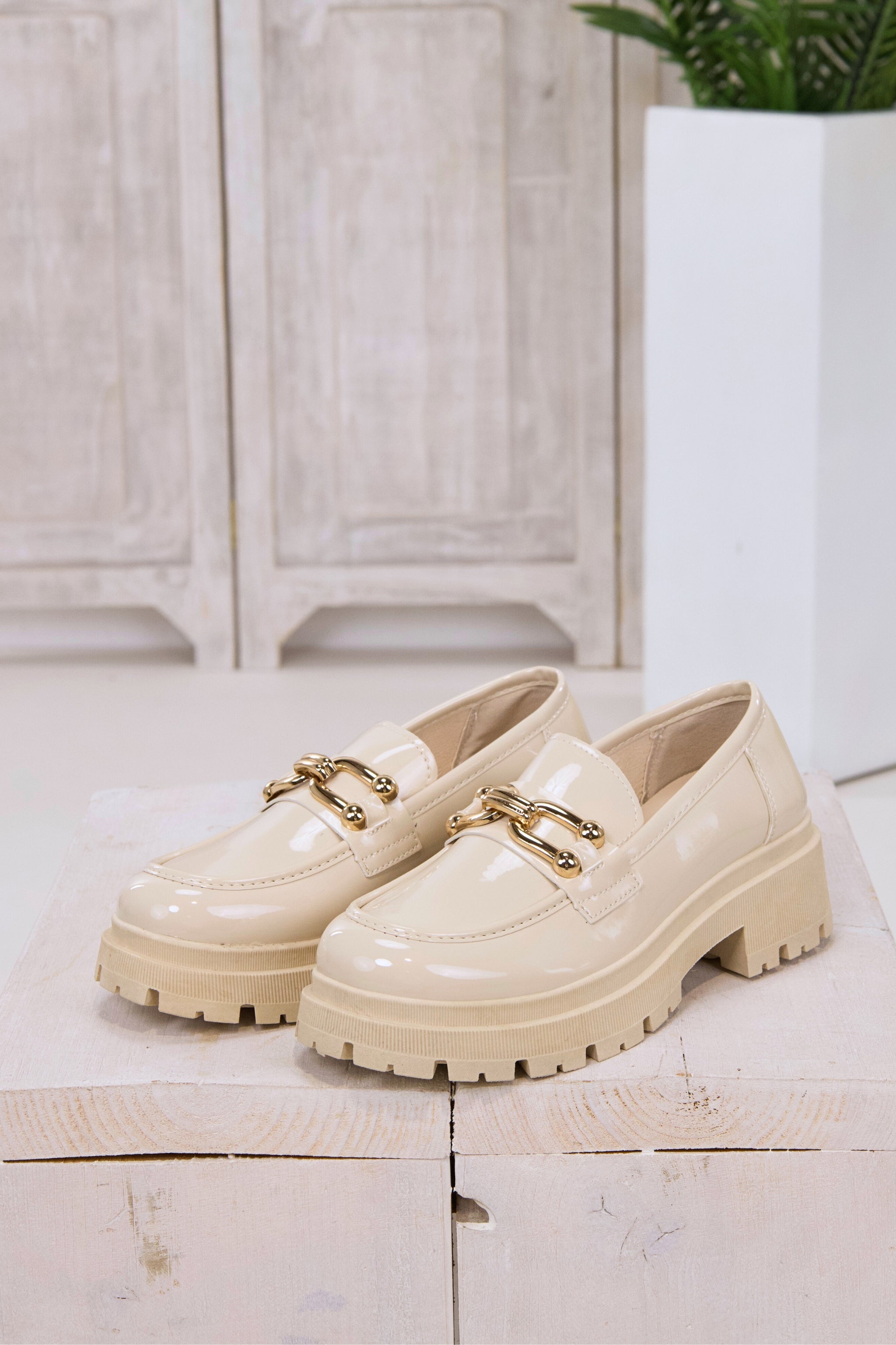 Lack Loafer, beige von Trends & Lifestyle Deutschland GmbH