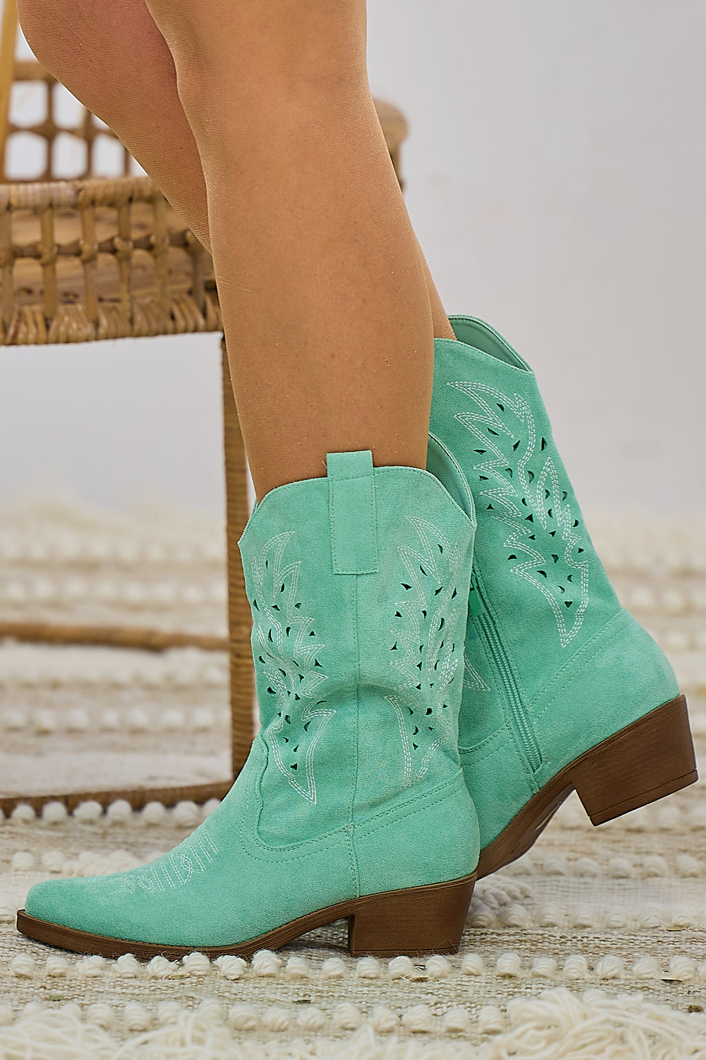 Cowboy-Halbstiefel mit Cut-Outs, mint von Trends & Lifestyle Deutschland GmbH