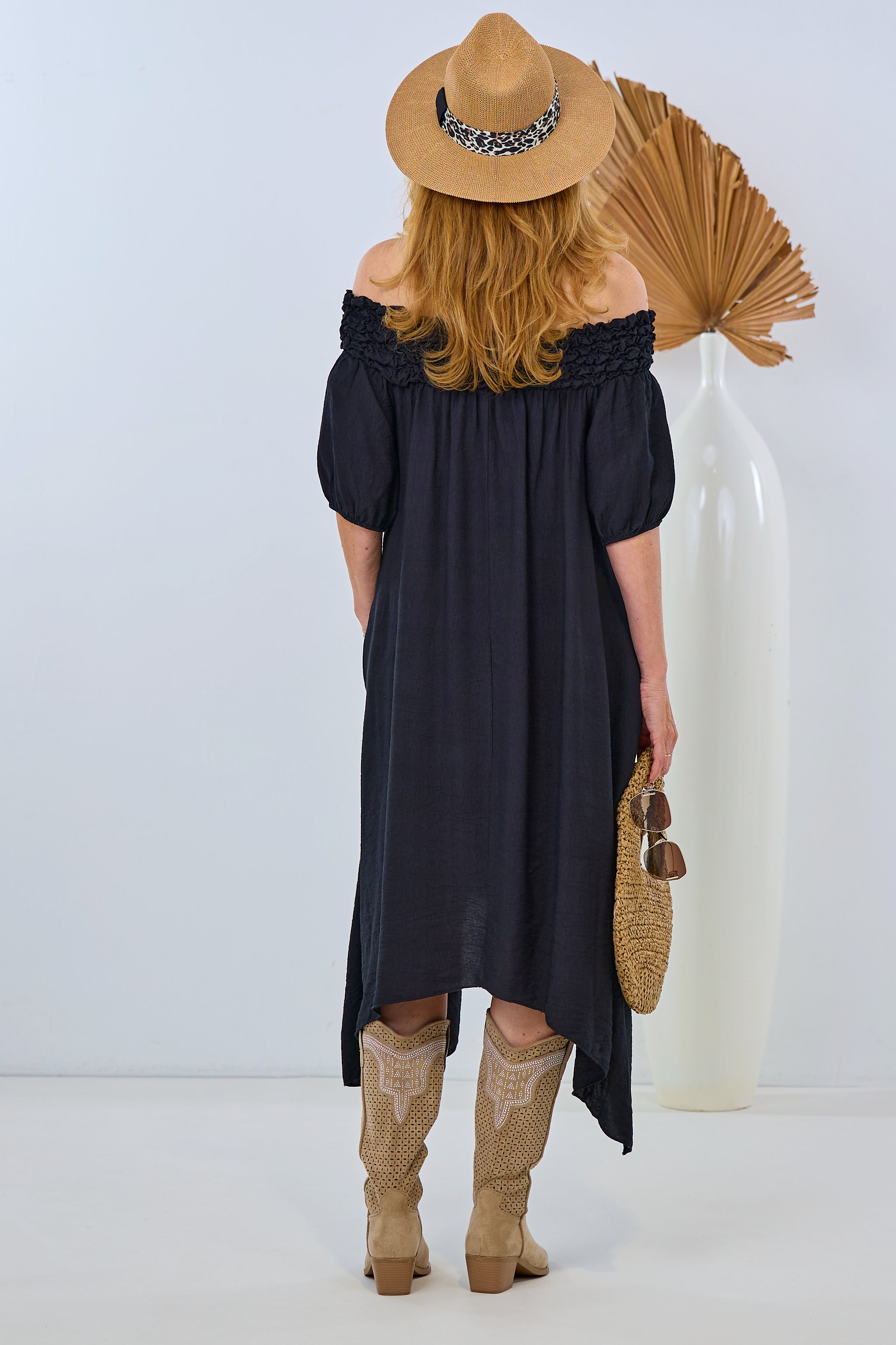langes Kleid mit gekräuseltem Ausschnitt, schwarz