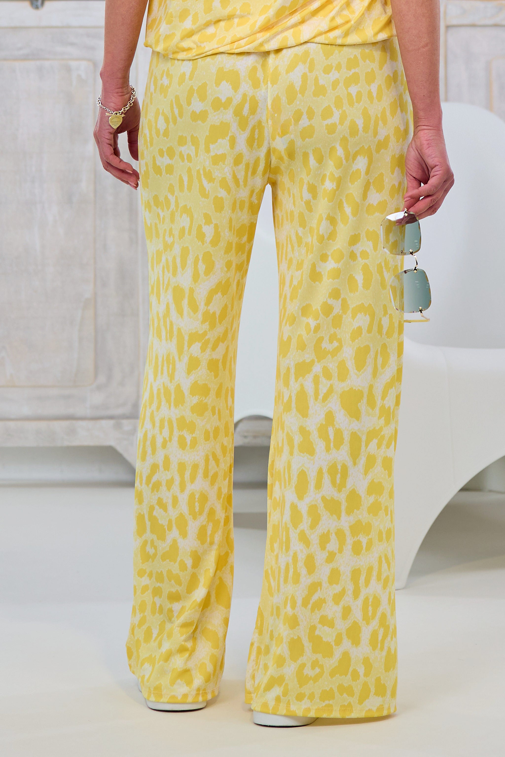 weich fallende Hose mit Leo-Muster, gelb-ecru von Trends & Lifestyle Deutschland GmbH